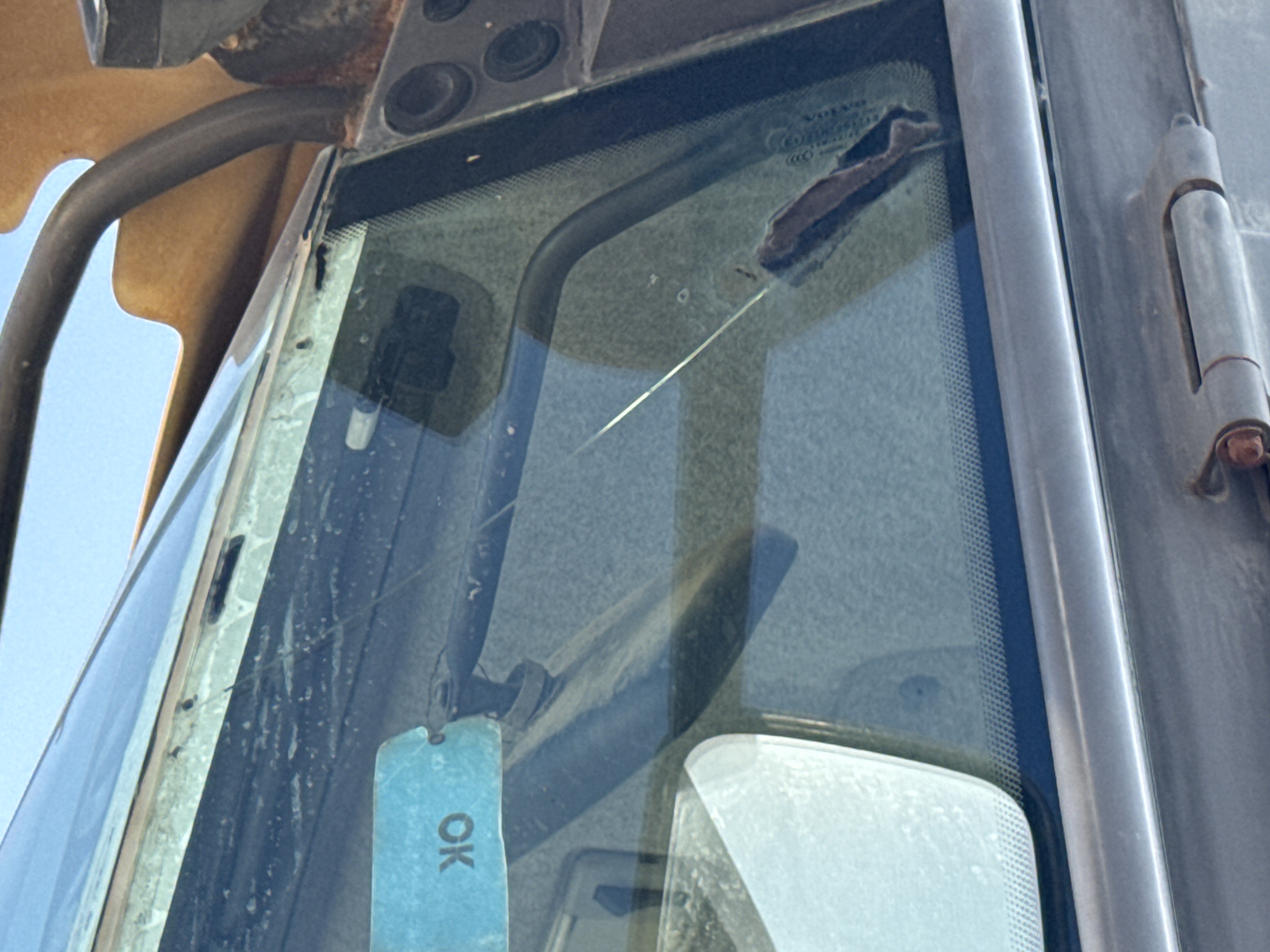 WHL-004-Volvo-L120F-Wheel-loaders-inspection-Safety-Glass-2