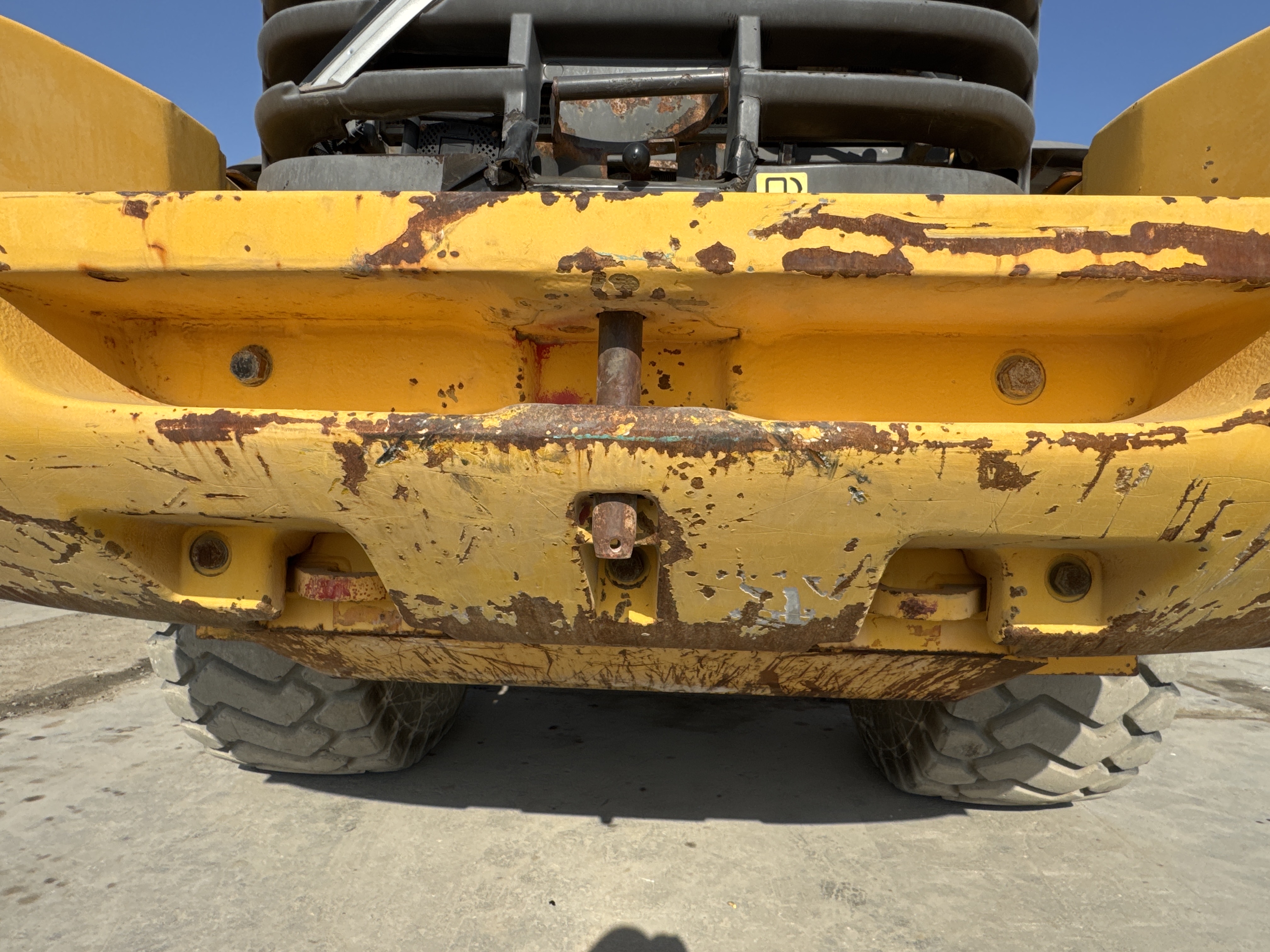 WHL-004-Volvo-L120F-Wheel-loaders-inspection-Safety-Counter-weight-bolts-2