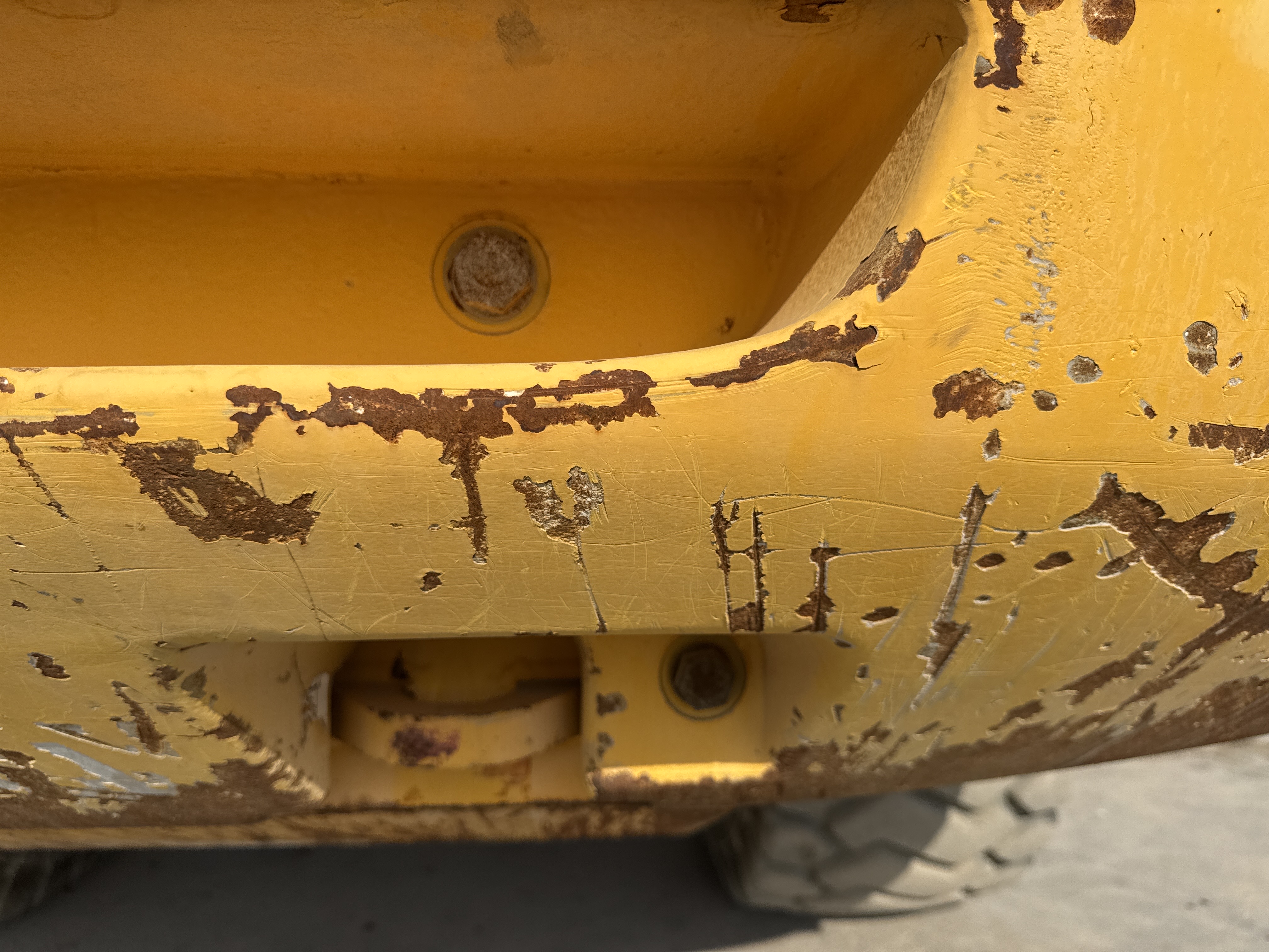 WHL-004-Volvo-L120F-Wheel-loaders-inspection-Safety-Counter-weight-bolts-2