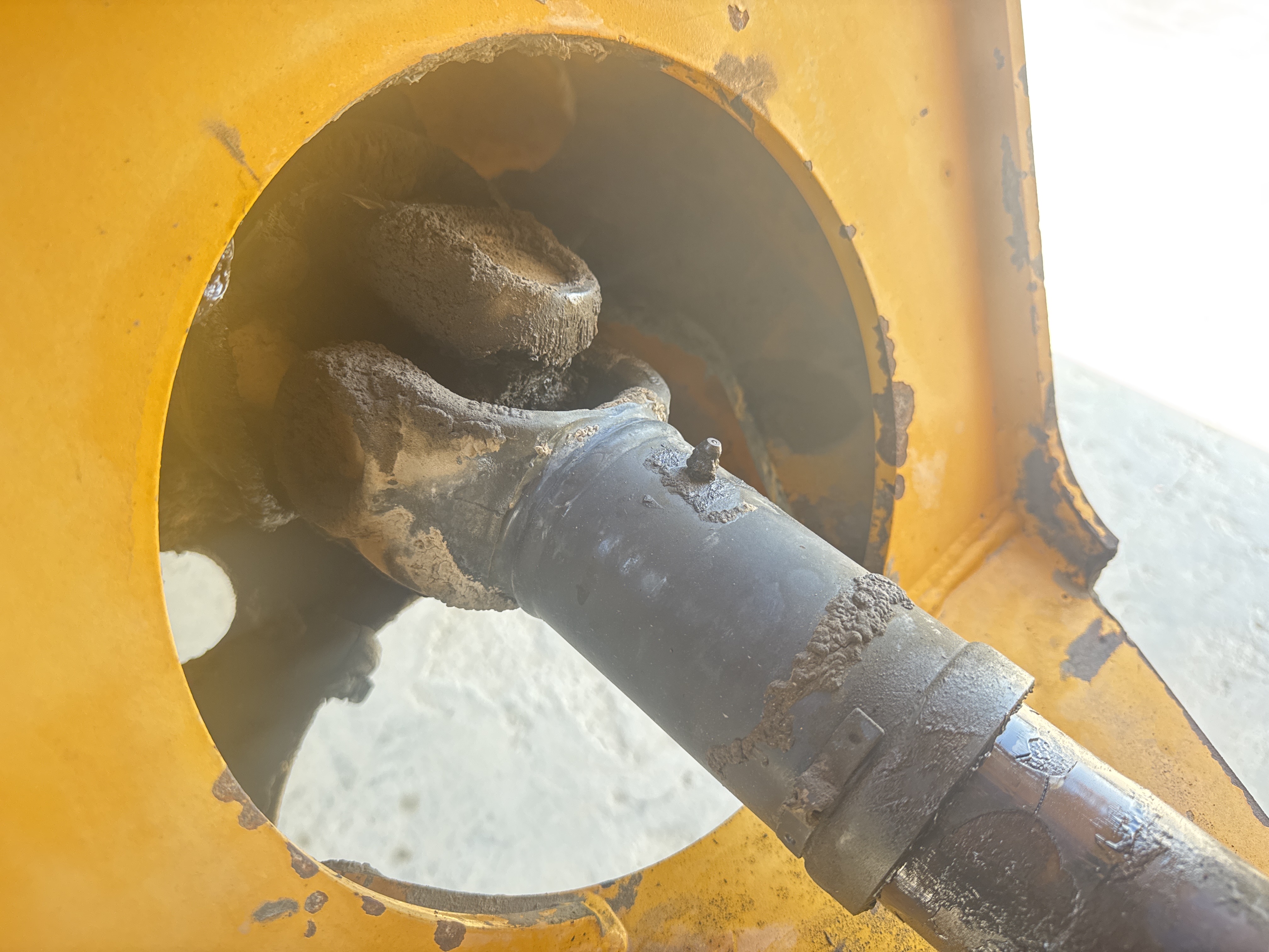 WHL-004-Volvo-L120F-Wheel-loaders-inspection-Drive-system-Propeller-shaft-2