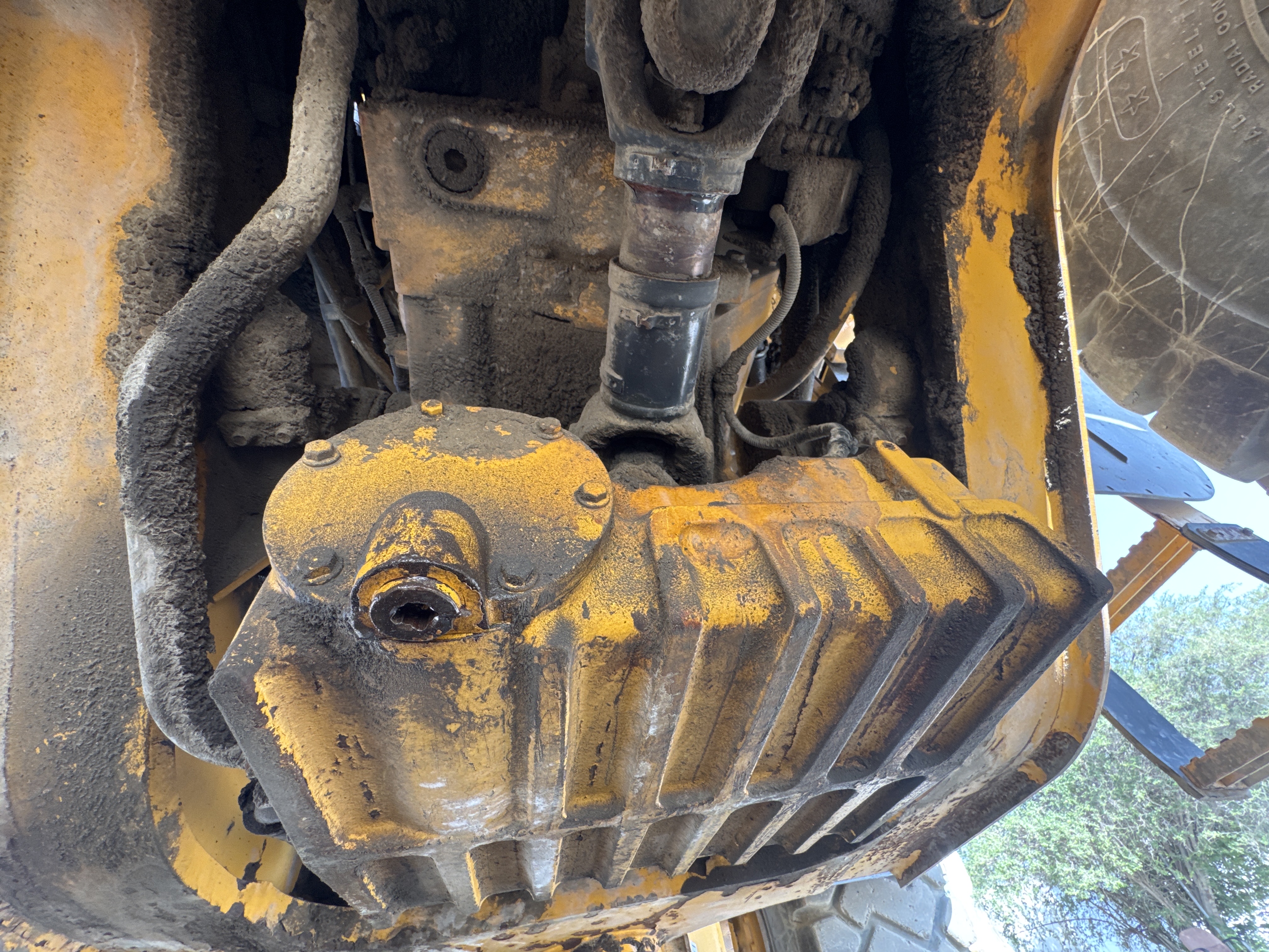 WHL-004-Volvo-L120F-Wheel-loaders-inspection-Drive-system-Transmission-case-2