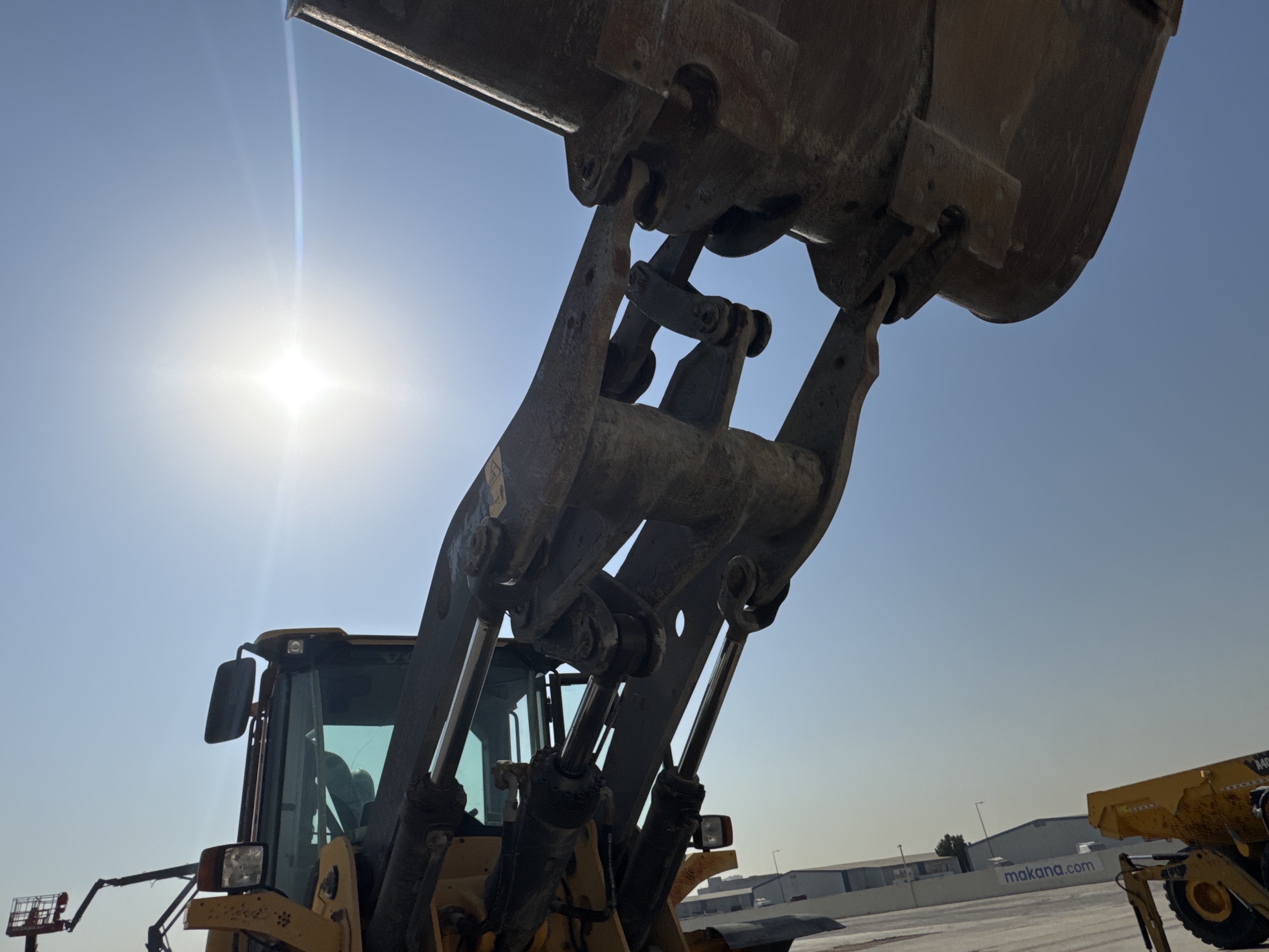 WHL-004-Volvo-L120F-Wheel-loaders-inspection-Chassis-Lift-arm-2