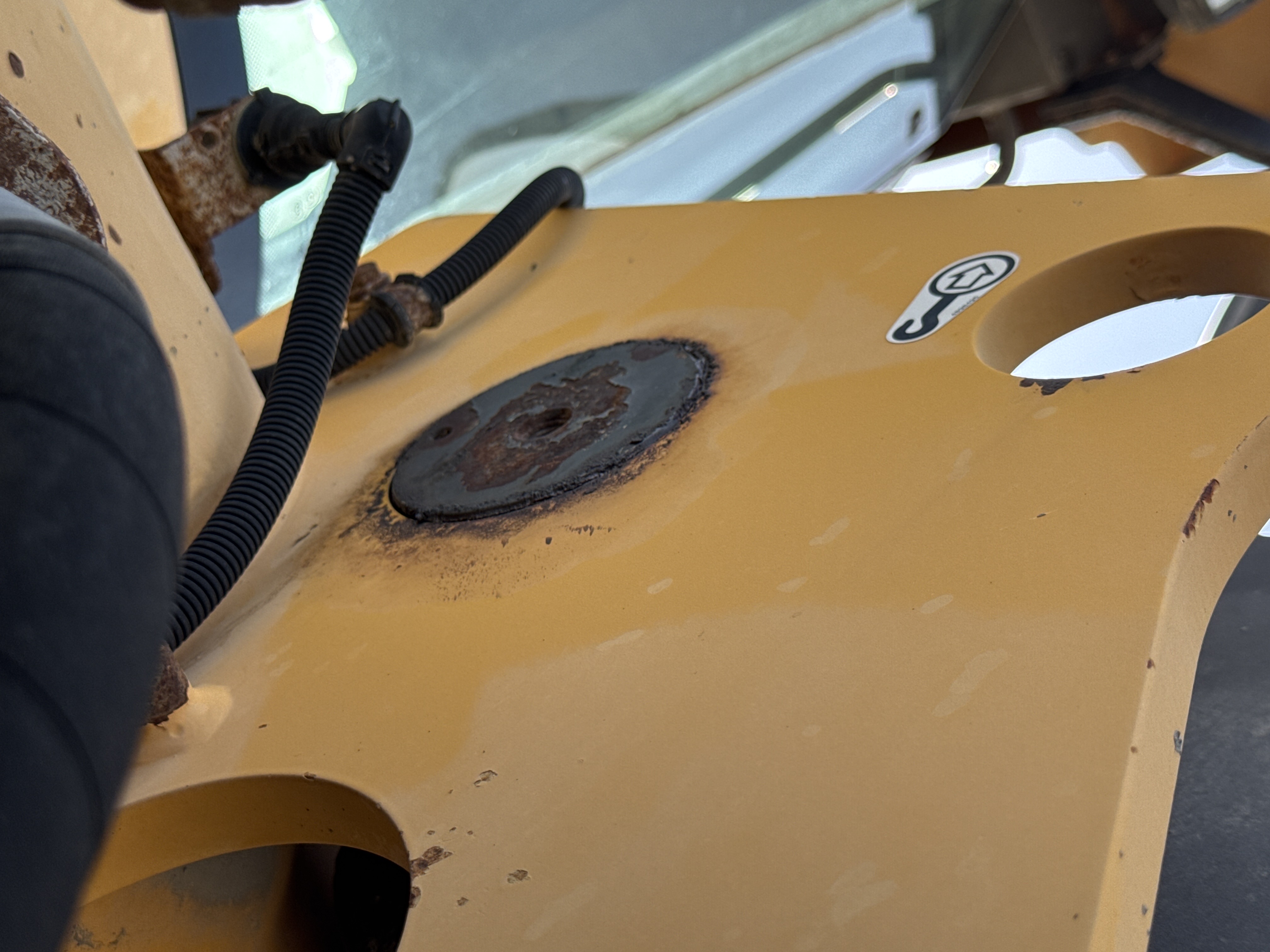WHL-004-Volvo-L120F-Wheel-loaders-inspection-Chassis-Lift-arm-base-pin-and-bushings-2