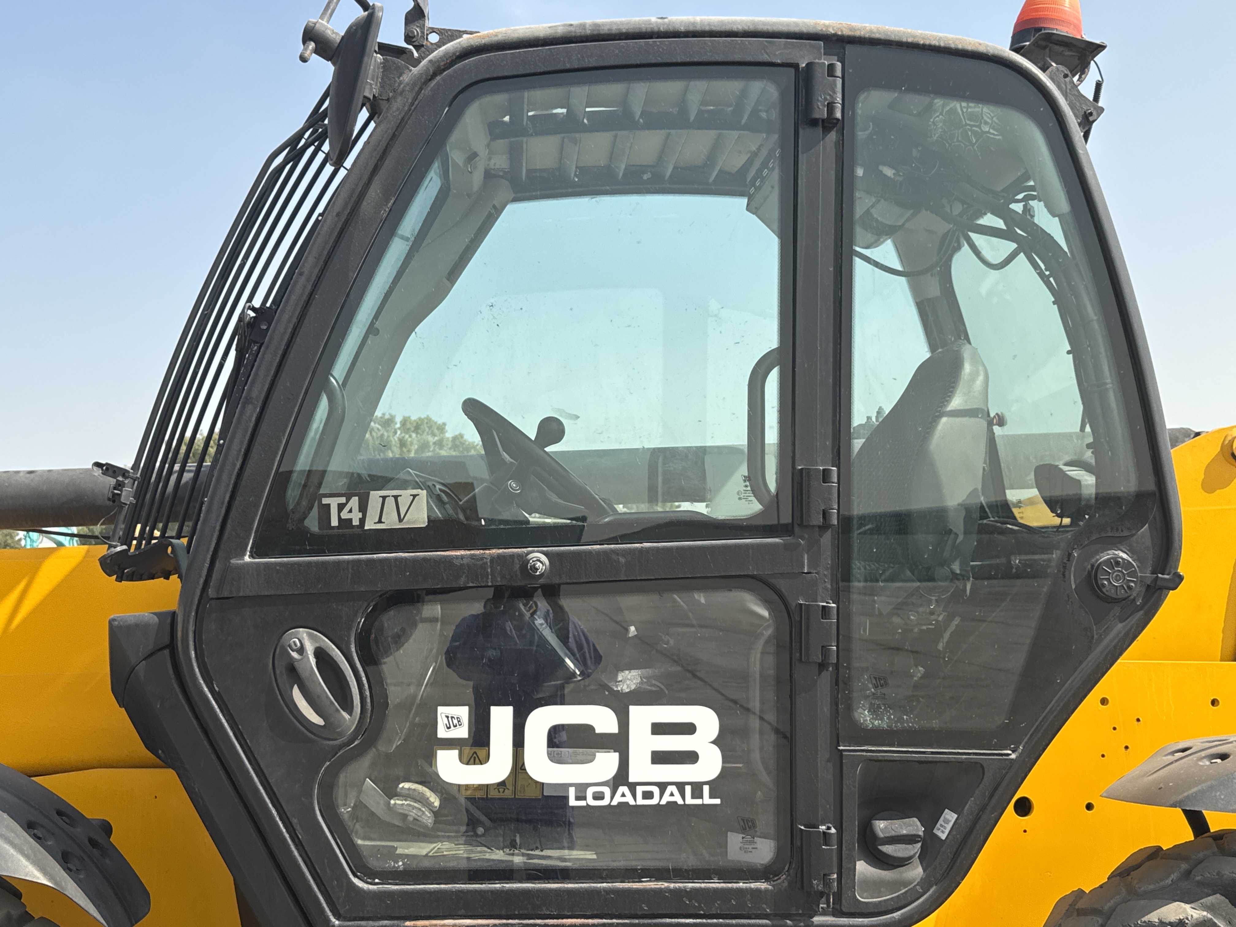 THM-003-JCB-540-170-Telehandlers-inspection-Structure-Doors-2