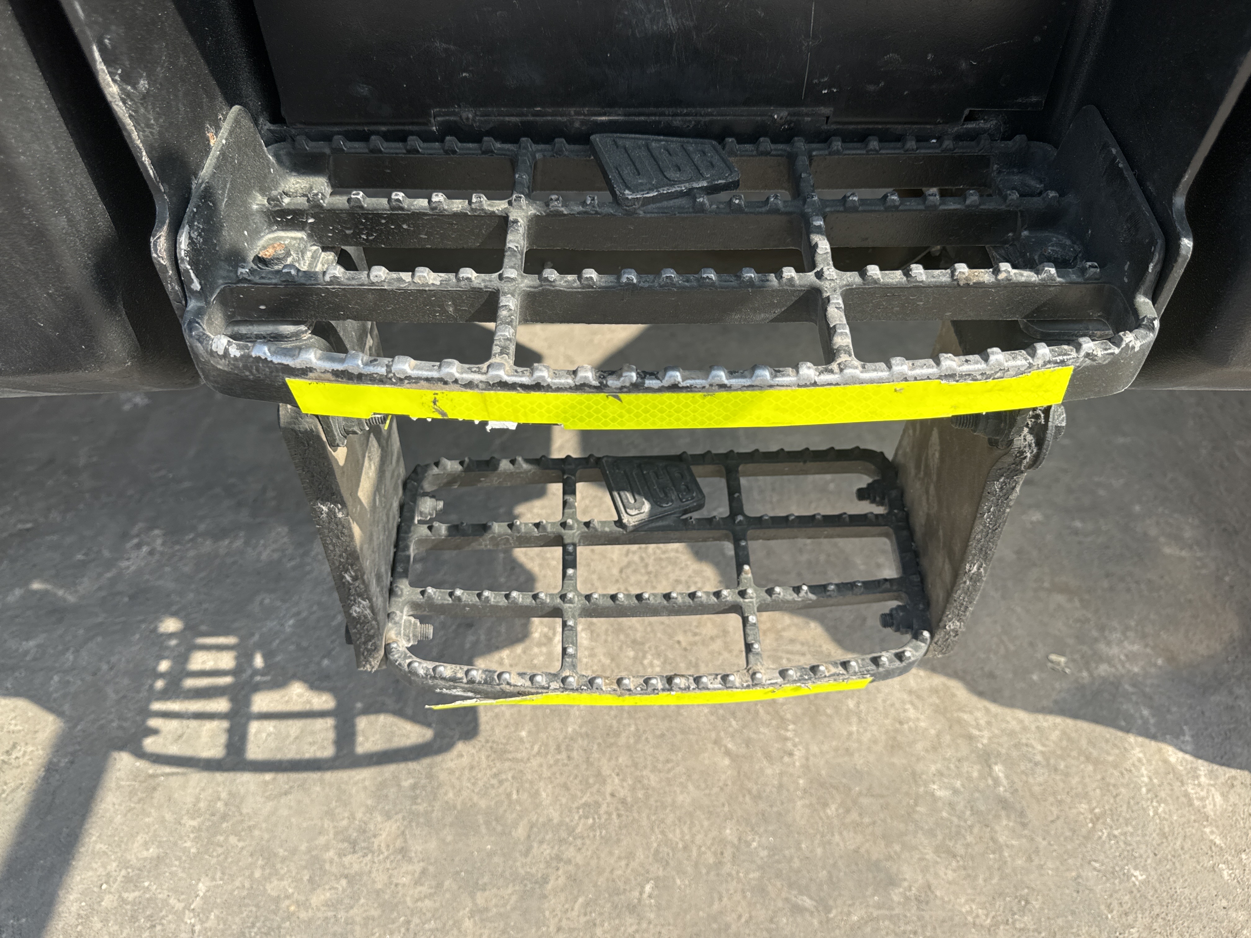 THM-003-JCB-540-170-Telehandlers-inspection-Structure-Steps/ladders-2