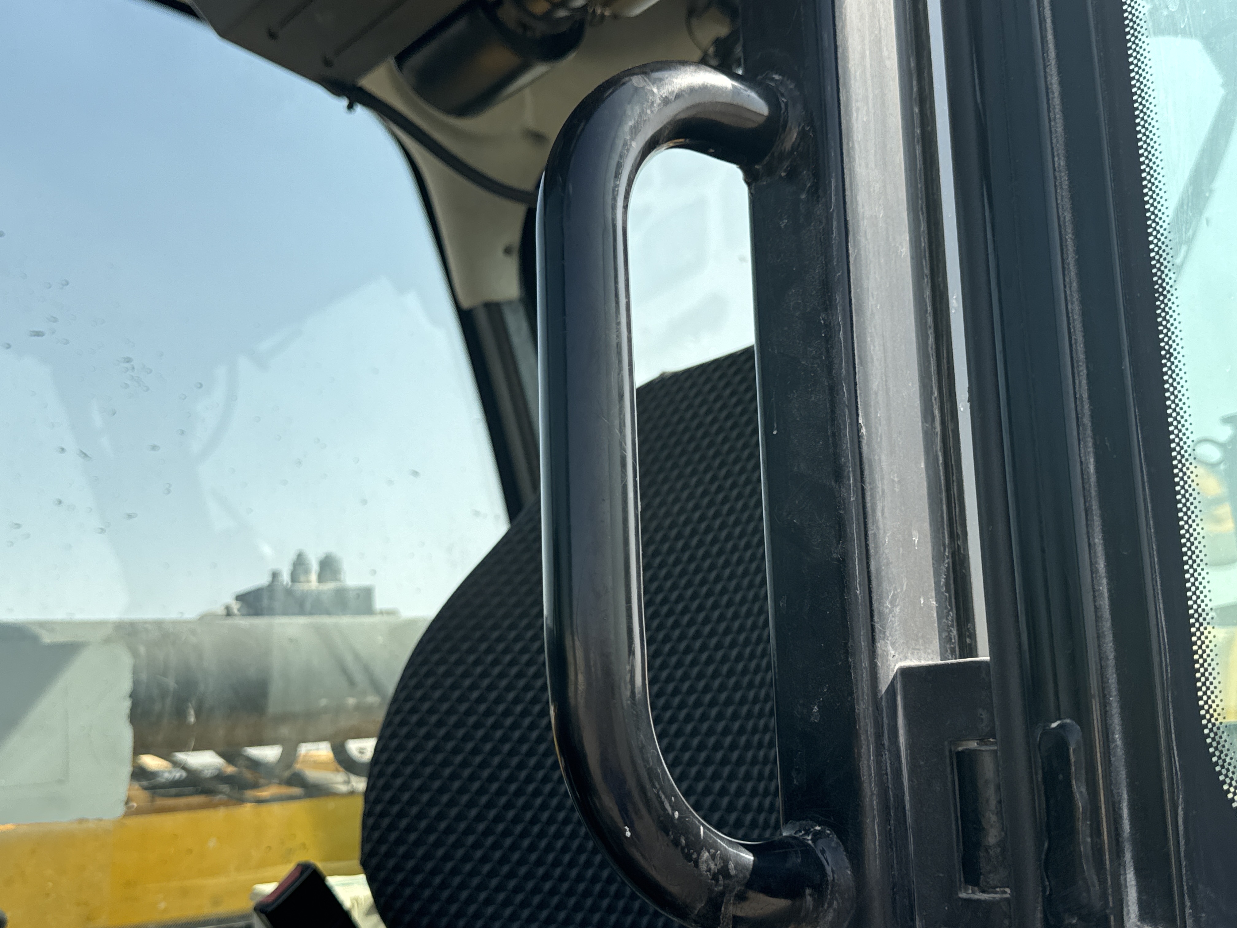 THM-003-JCB-540-170-Telehandlers-inspection-Structure-Handrails-2