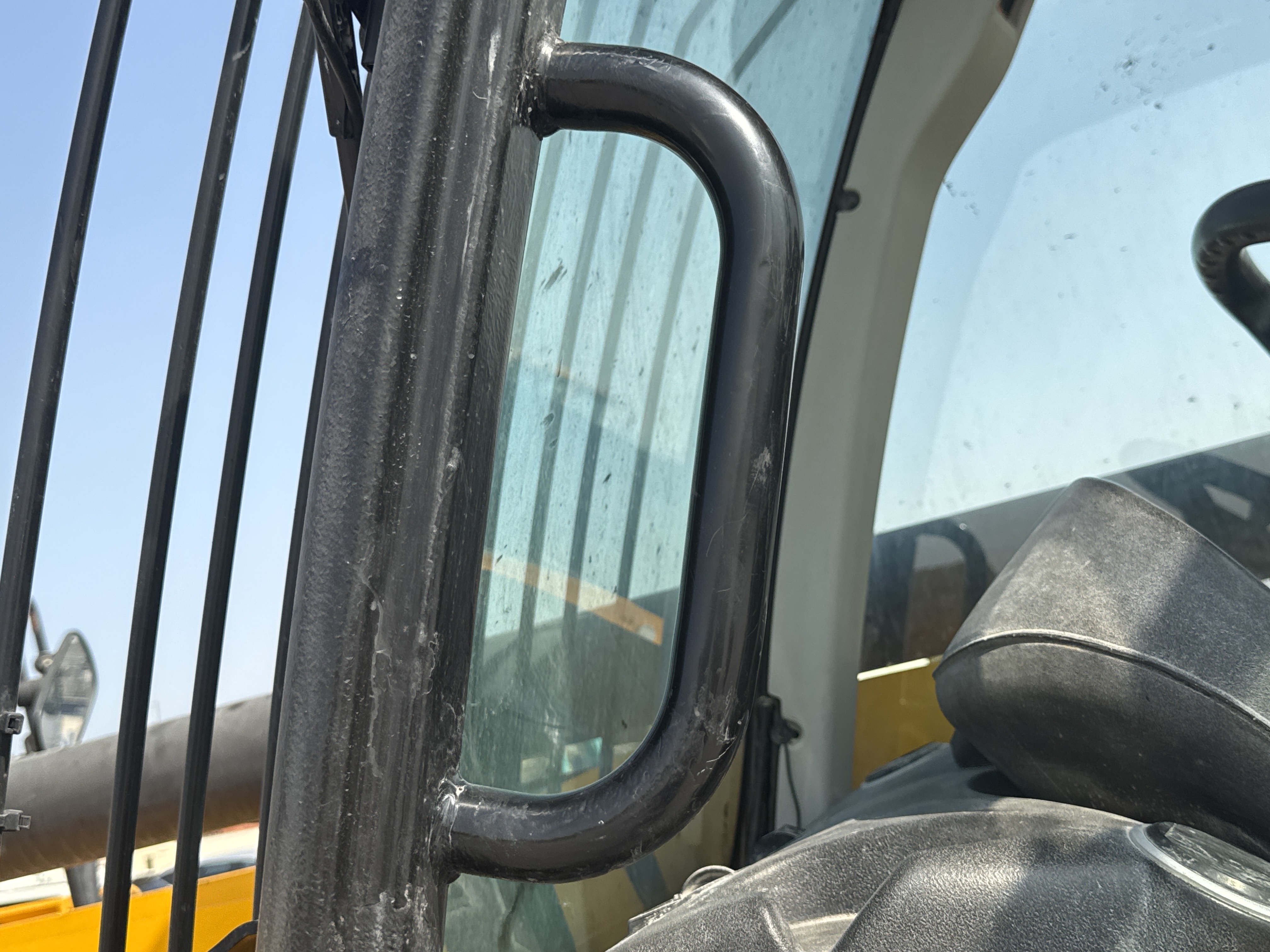 THM-003-JCB-540-170-Telehandlers-inspection-Structure-Handrails-2