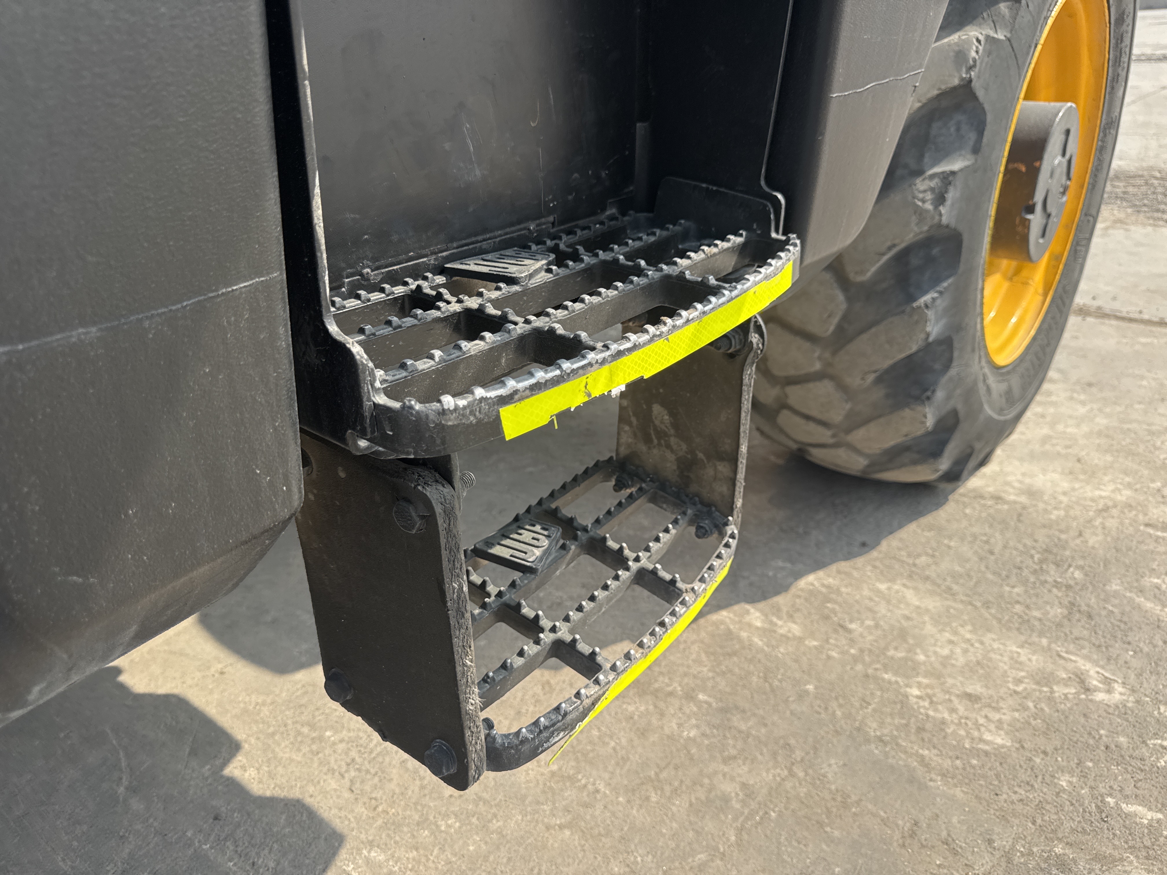 THM-003-JCB-540-170-Telehandlers-inspection-Structure-Steps/ladders-2