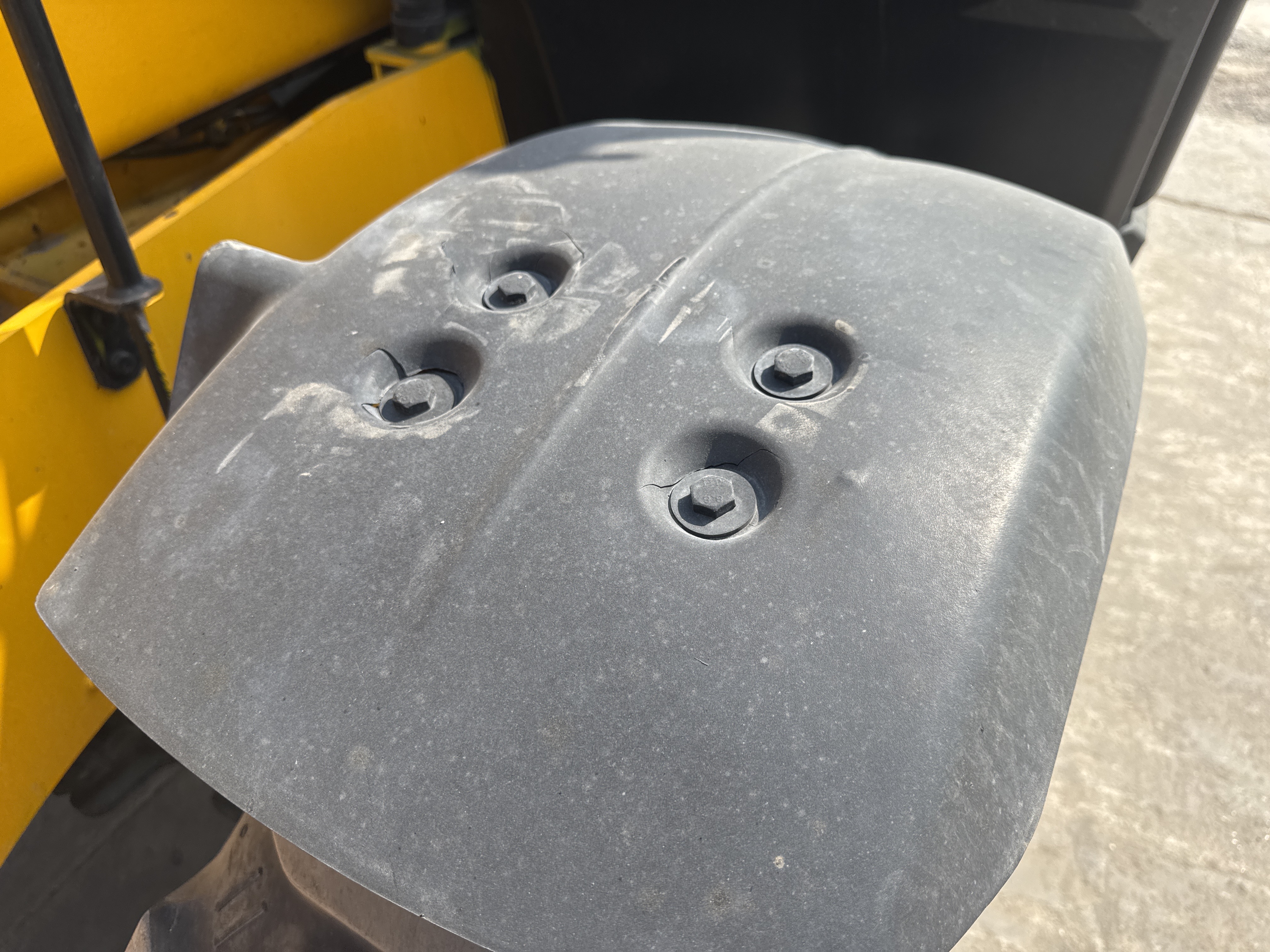THM-003-JCB-540-170-Telehandlers-inspection-Structure-Sheet-metal-(fiberglass)-2