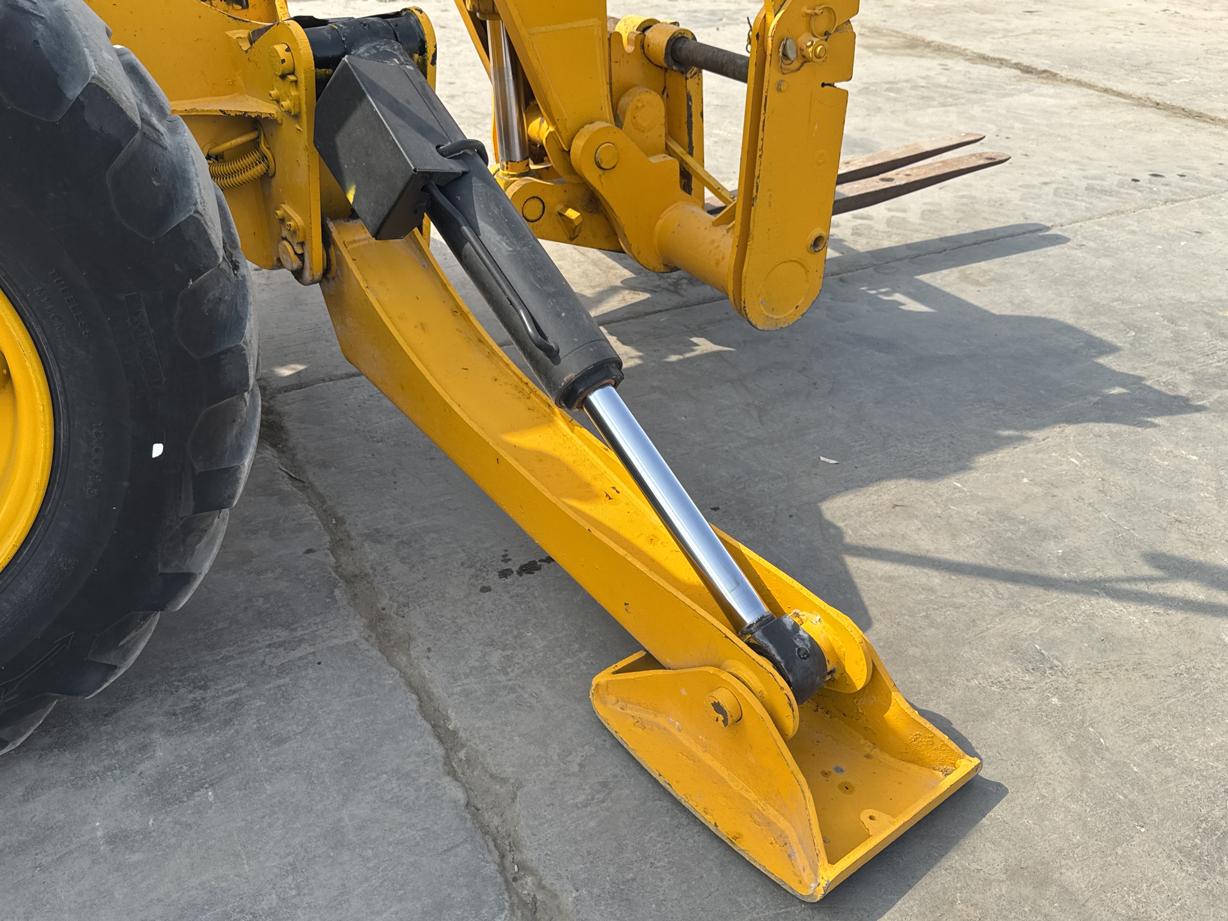 THM-003-JCB-540-170-Telehandlers-inspection-Structure-Outriggers-2