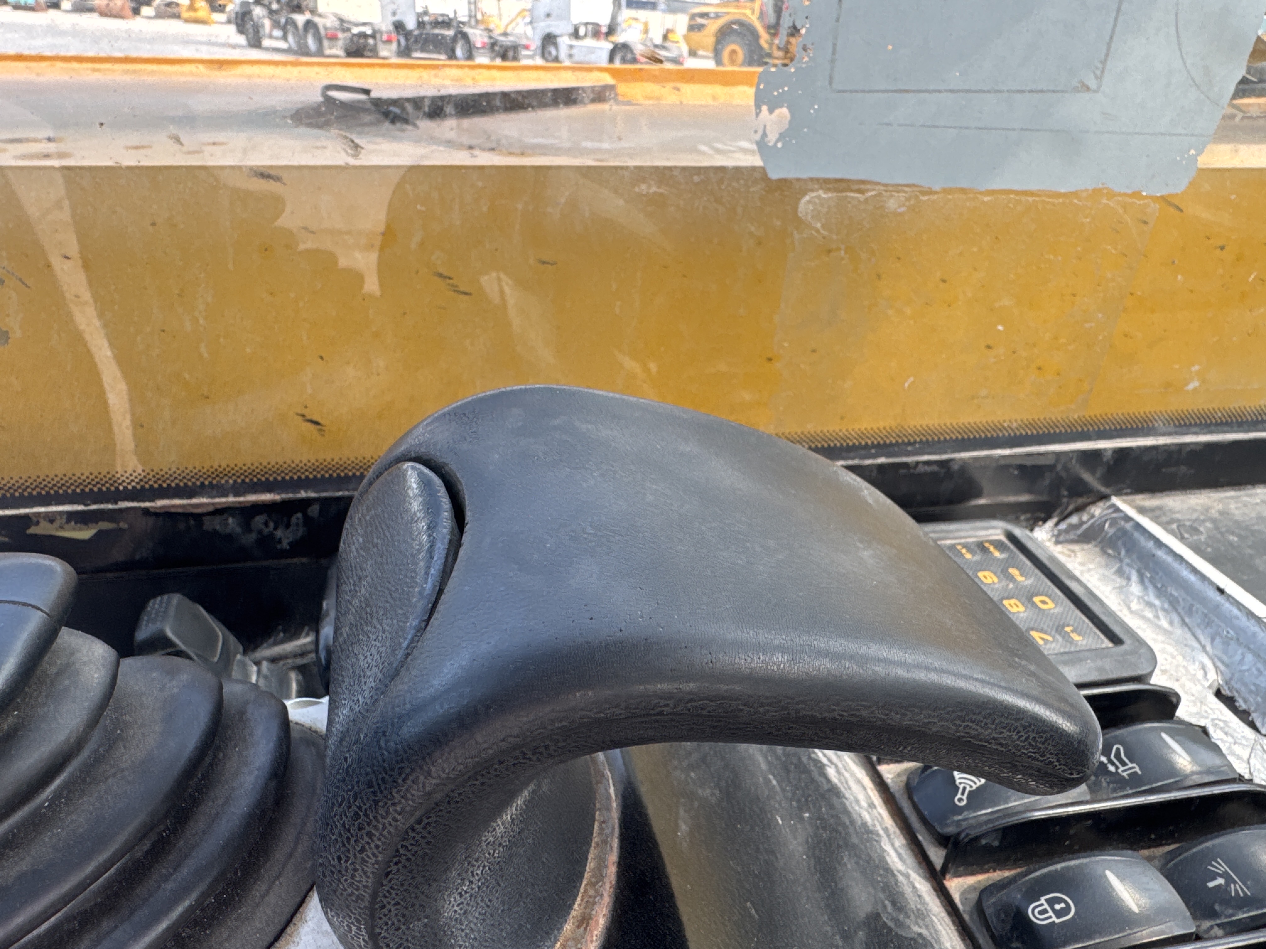 THM-003-JCB-540-170-Telehandlers-inspection-Cabin-Seats/armrests-2