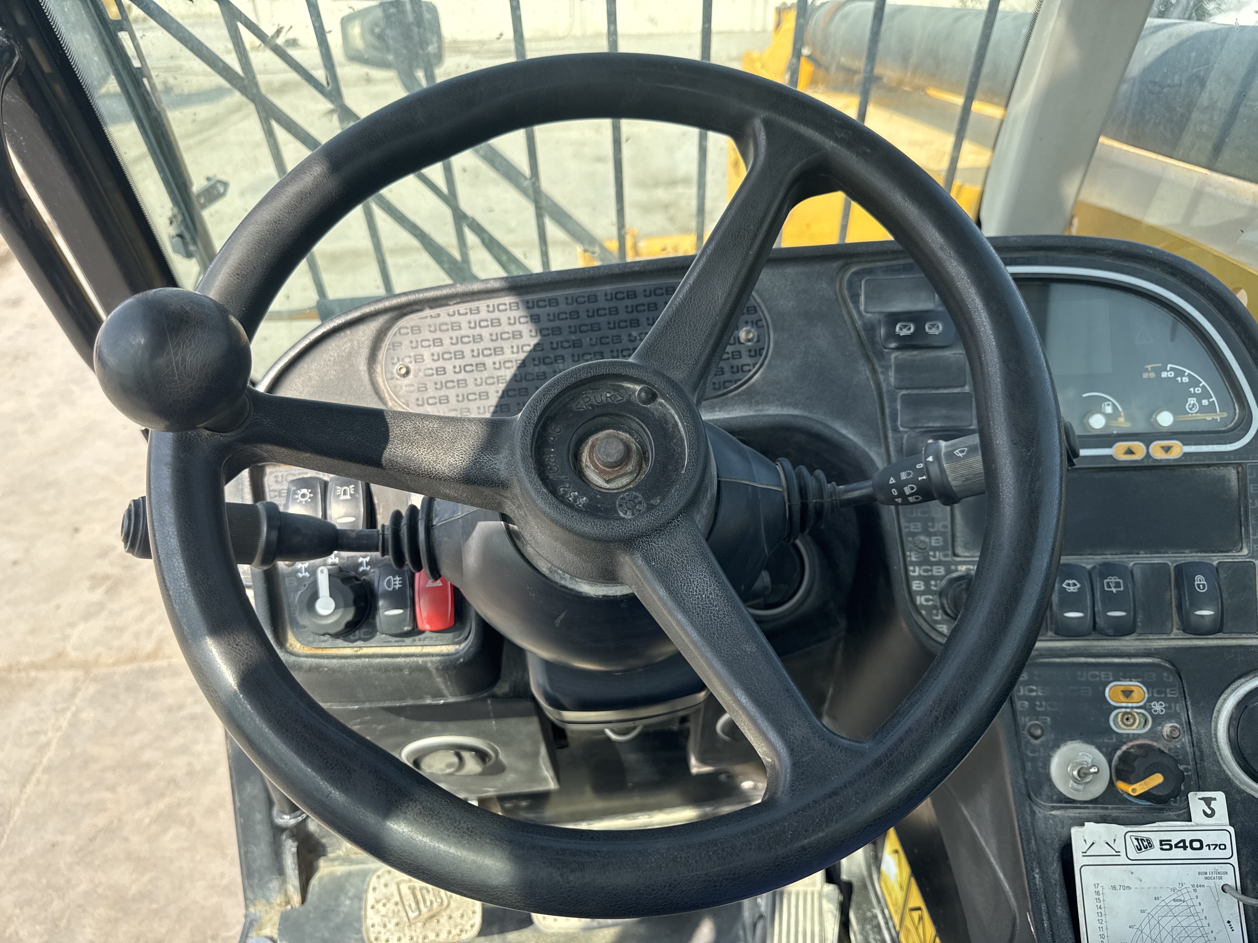 THM-003-JCB-540-170-Telehandlers-inspection-Cabin-Steering-controls-2