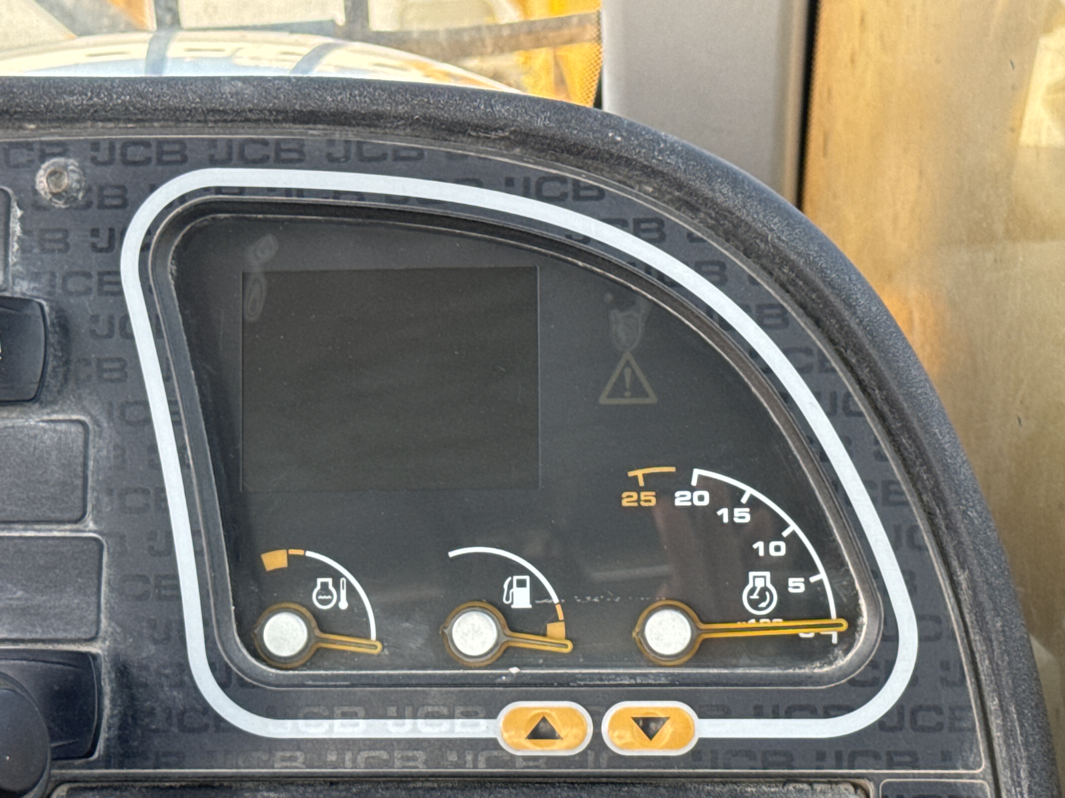 THM-003-JCB-540-170-Telehandlers-inspection-Cabin-Instrument-cluster-2