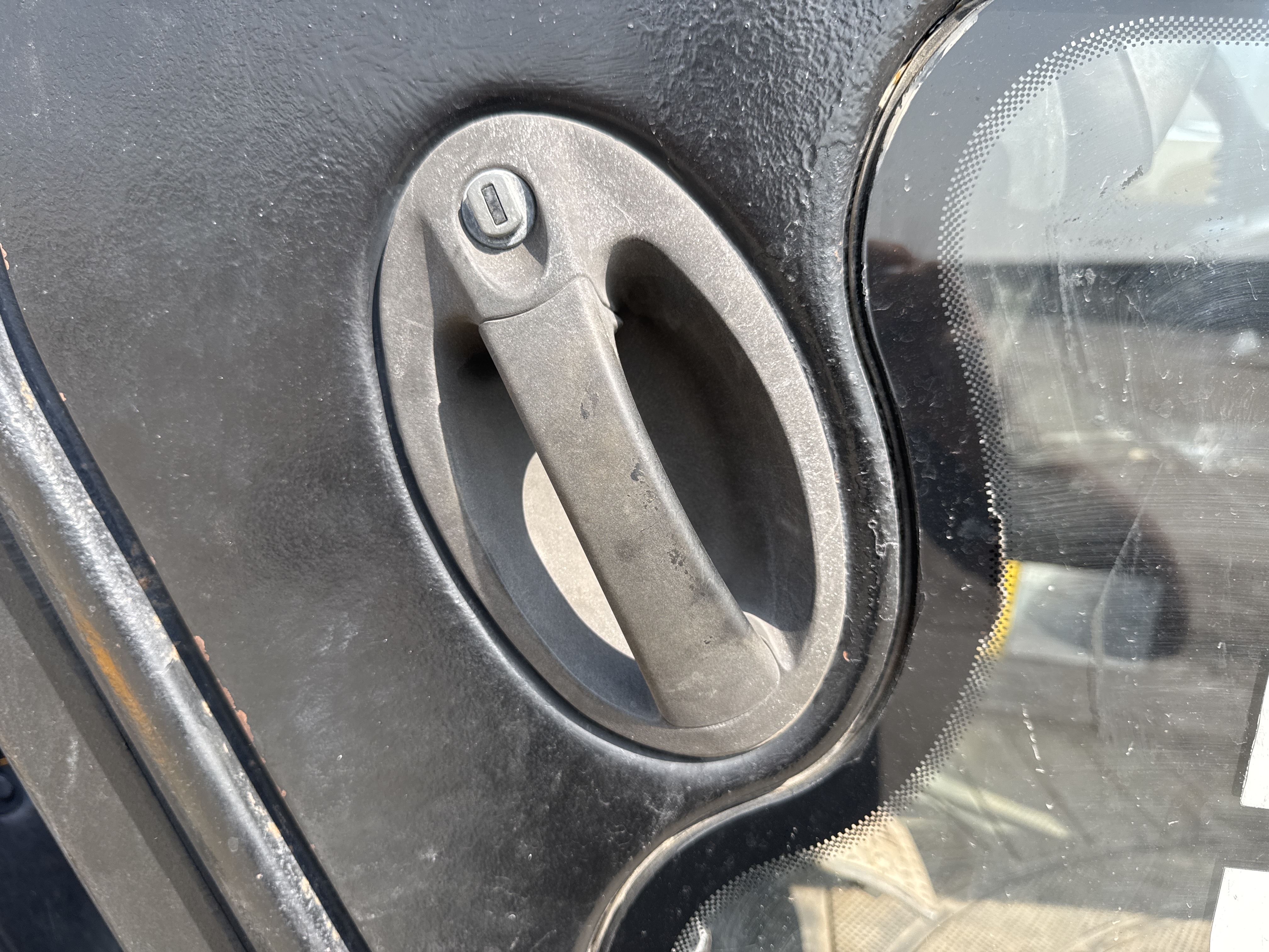 THM-003-JCB-540-170-Telehandlers-inspection-Cabin-Door-handles-1