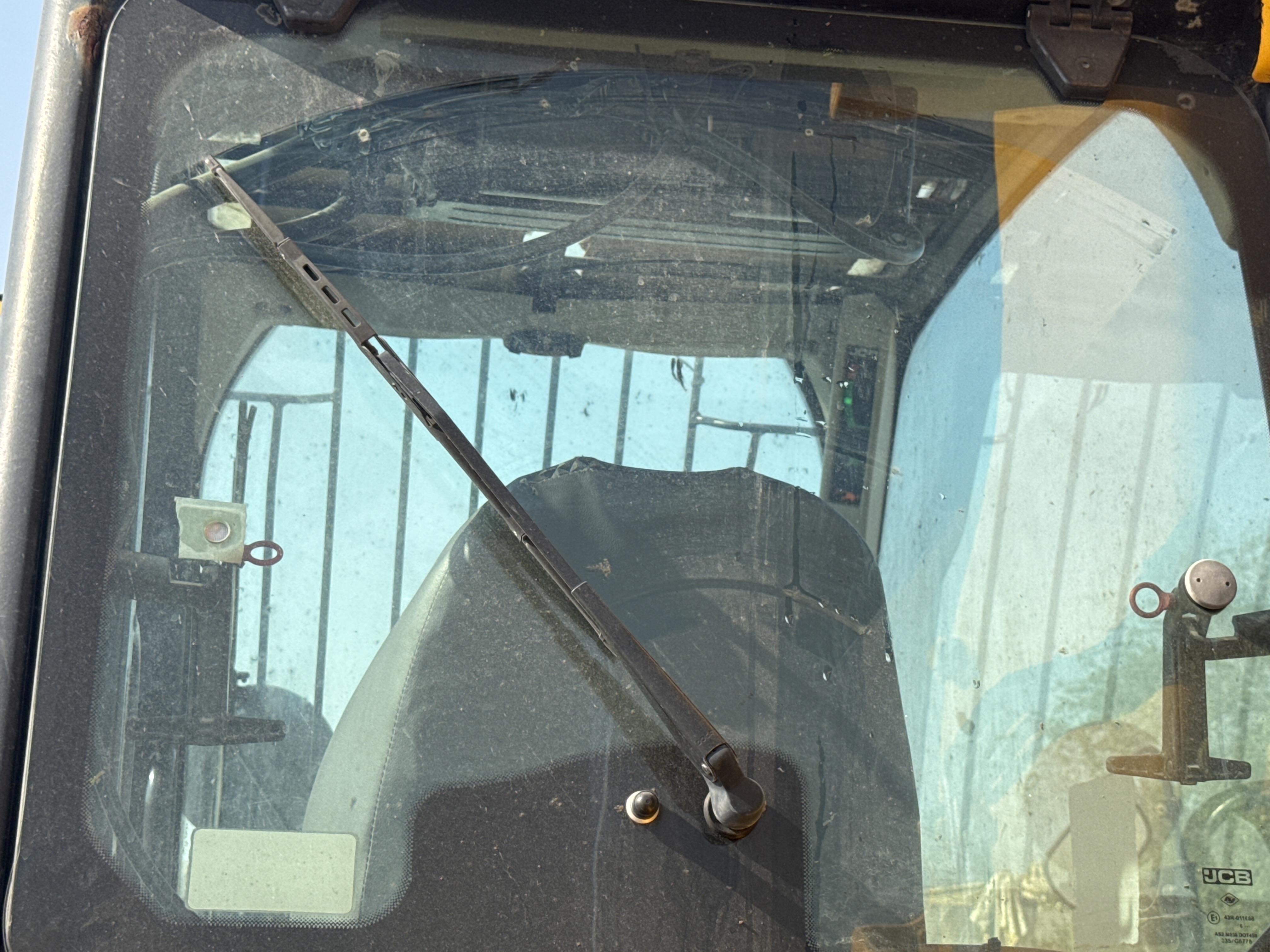 THM-003-JCB-540-170-Telehandlers-inspection-Electronics-Wipers-2