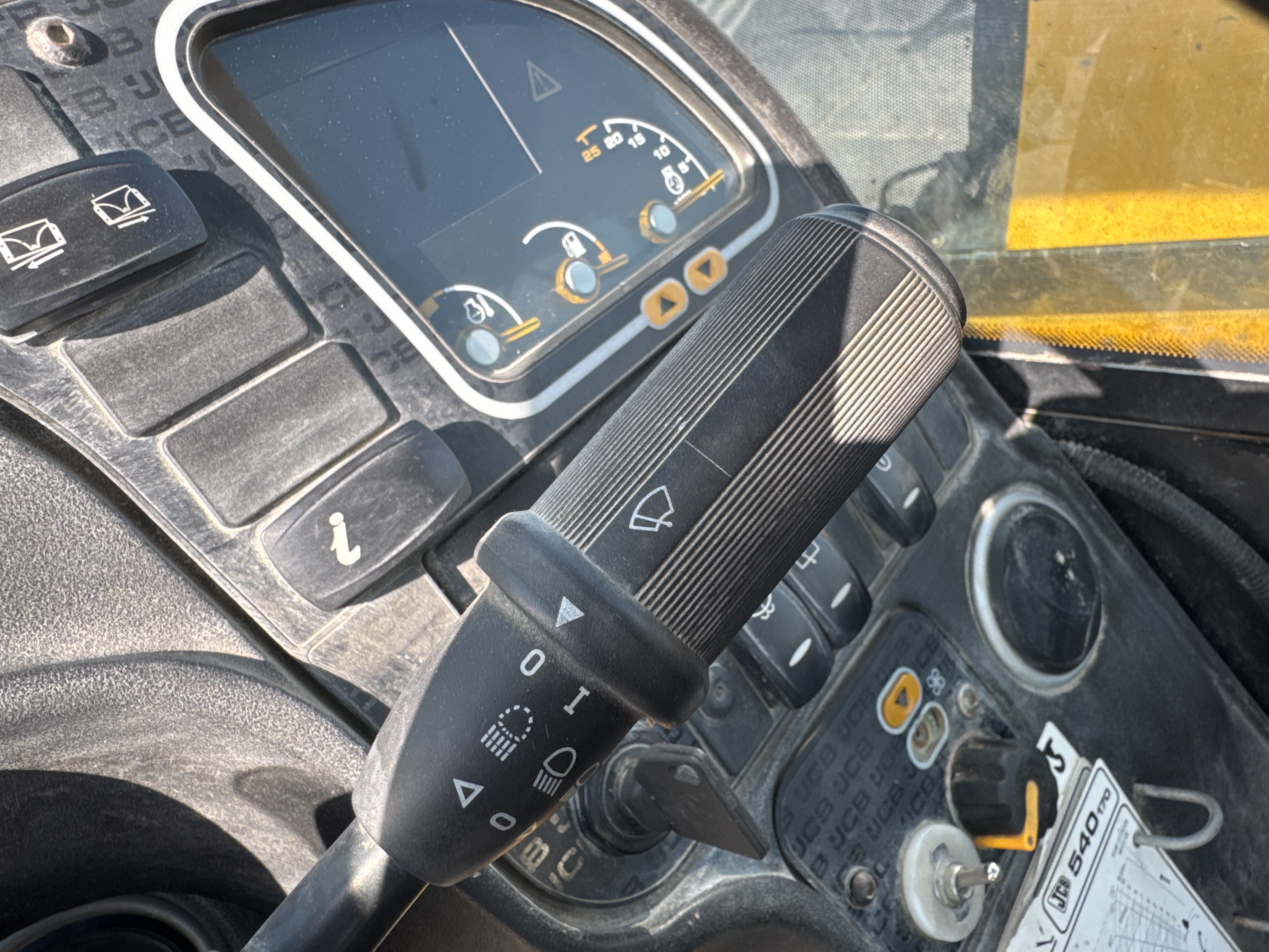 THM-003-JCB-540-170-Telehandlers-inspection-Electronics-Wipers-4