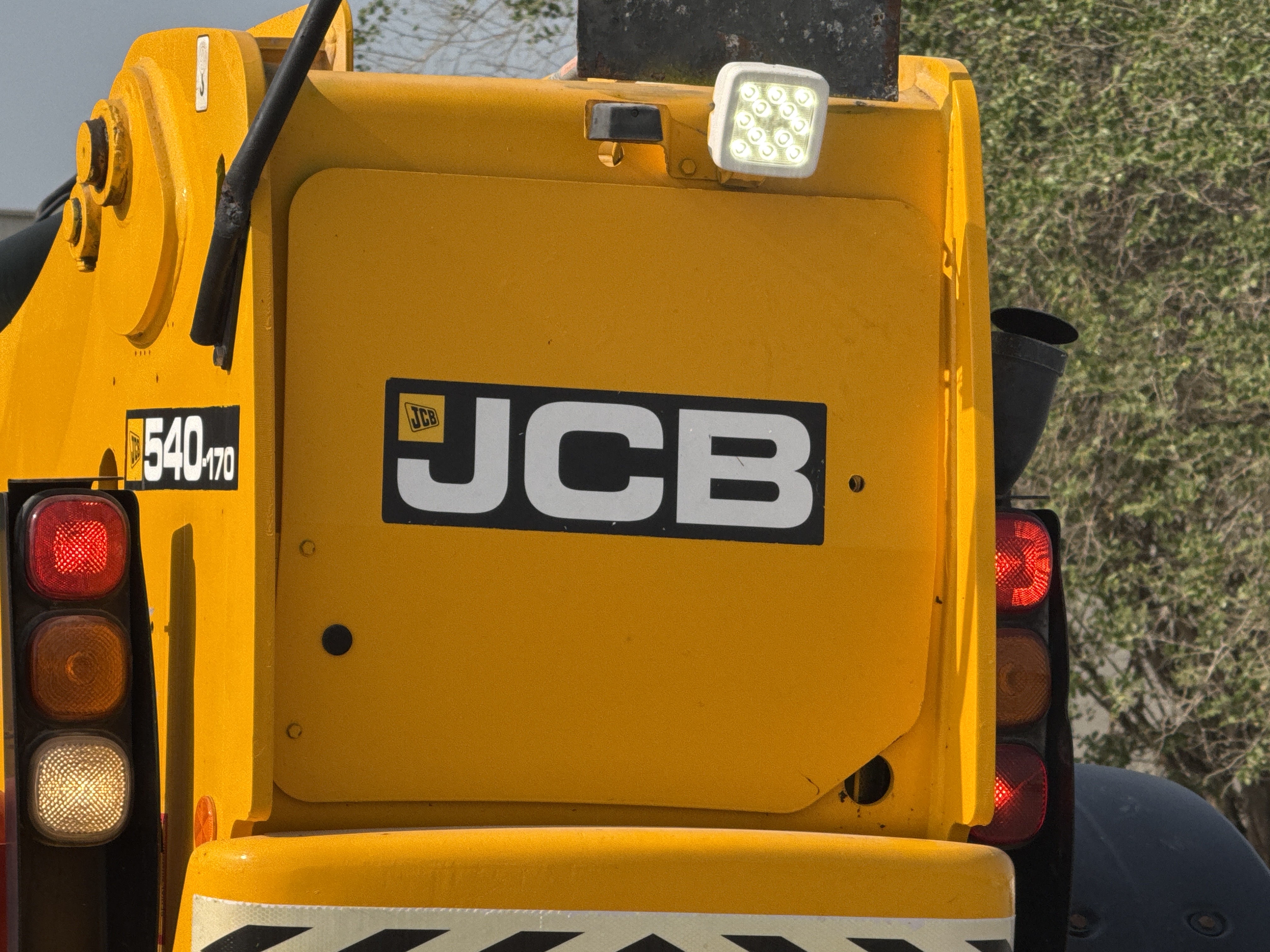 THM-003-JCB-540-170-Telehandlers-inspection-Electronics-Lights-and-signals-3