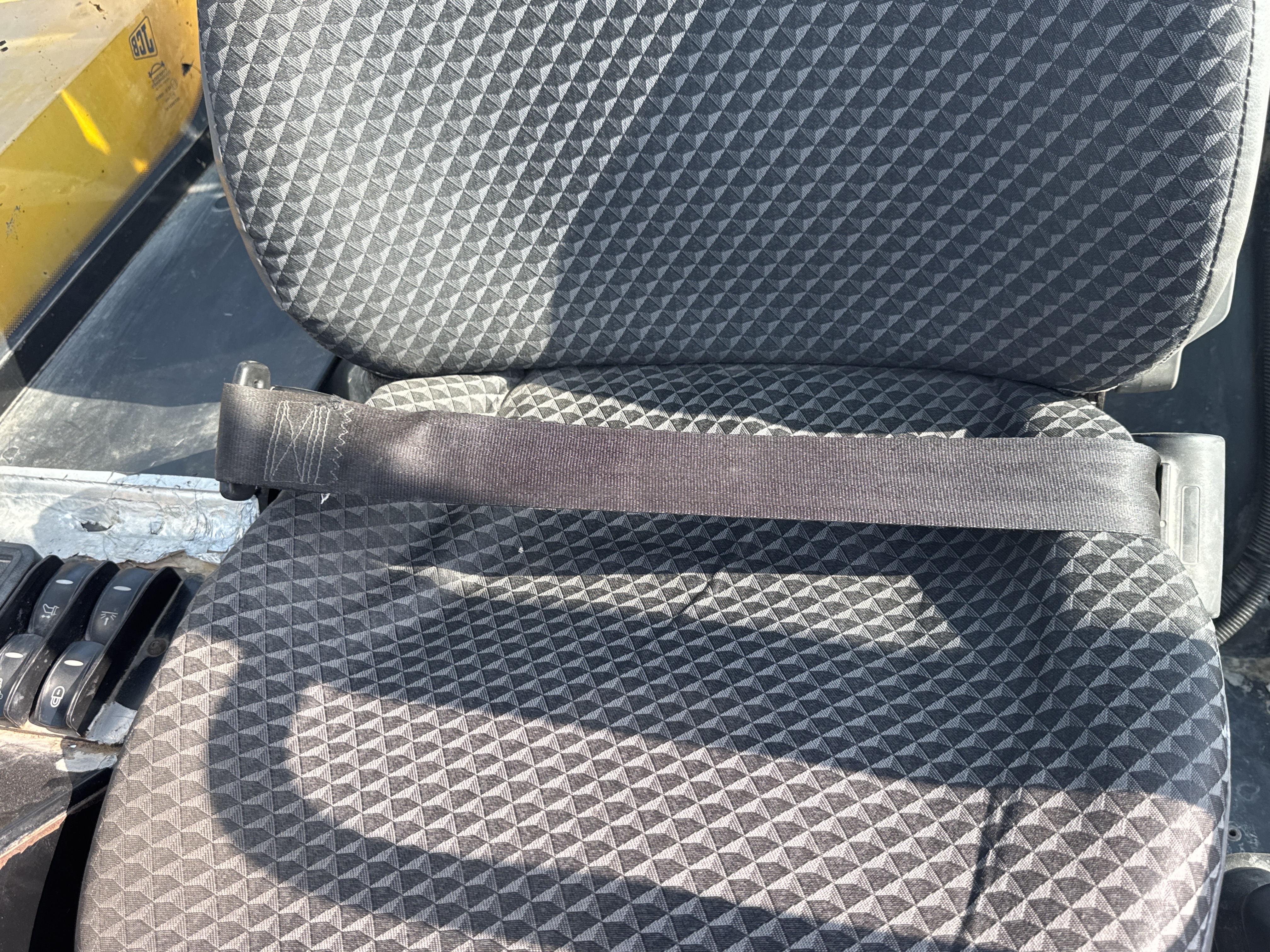 THM-003-JCB-540-170-Telehandlers-inspection-Safety-Seat-belts-2