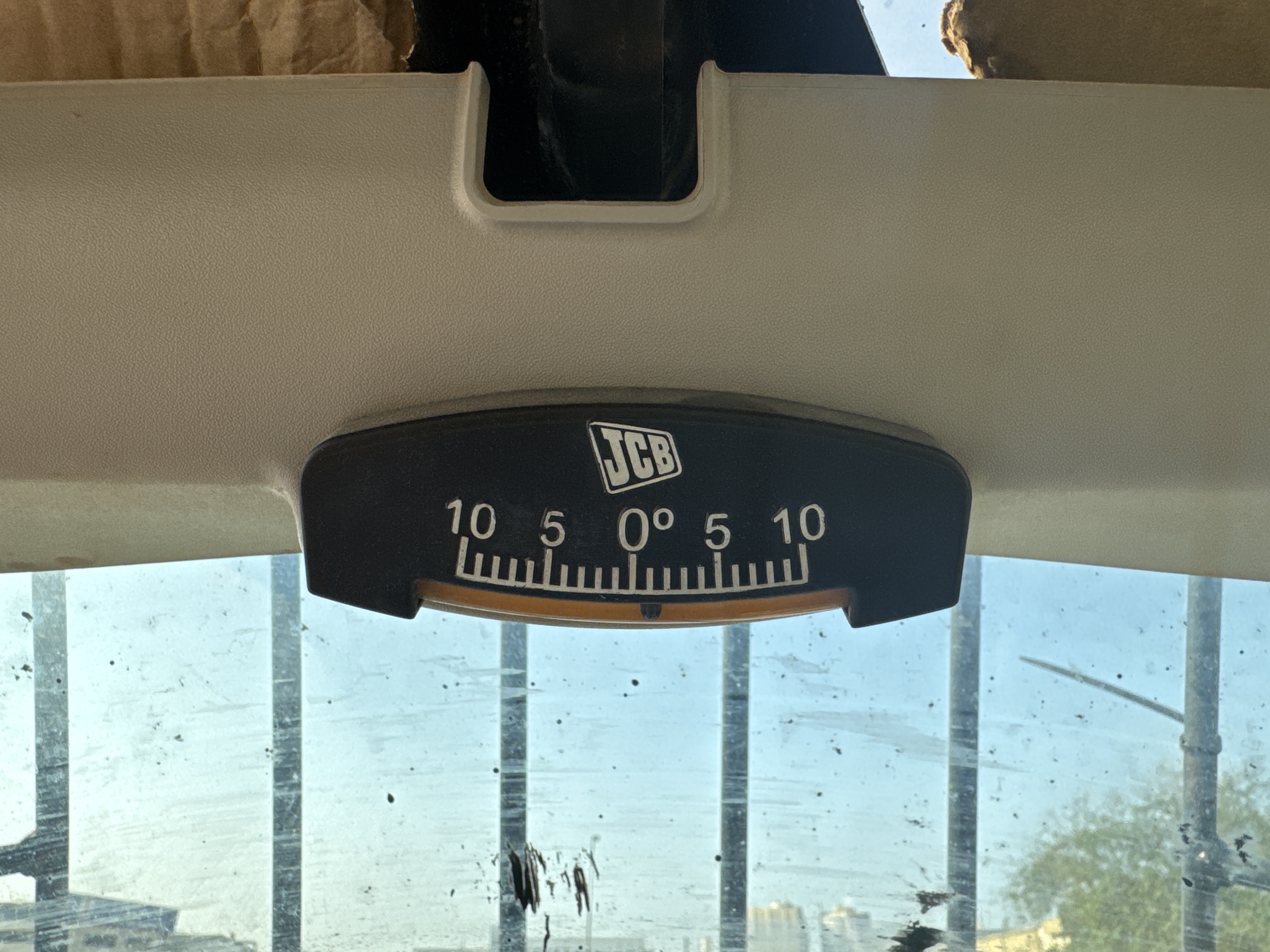 THM-003-JCB-540-170-Telehandlers-inspection-Safety-Frame-level-indicator-2