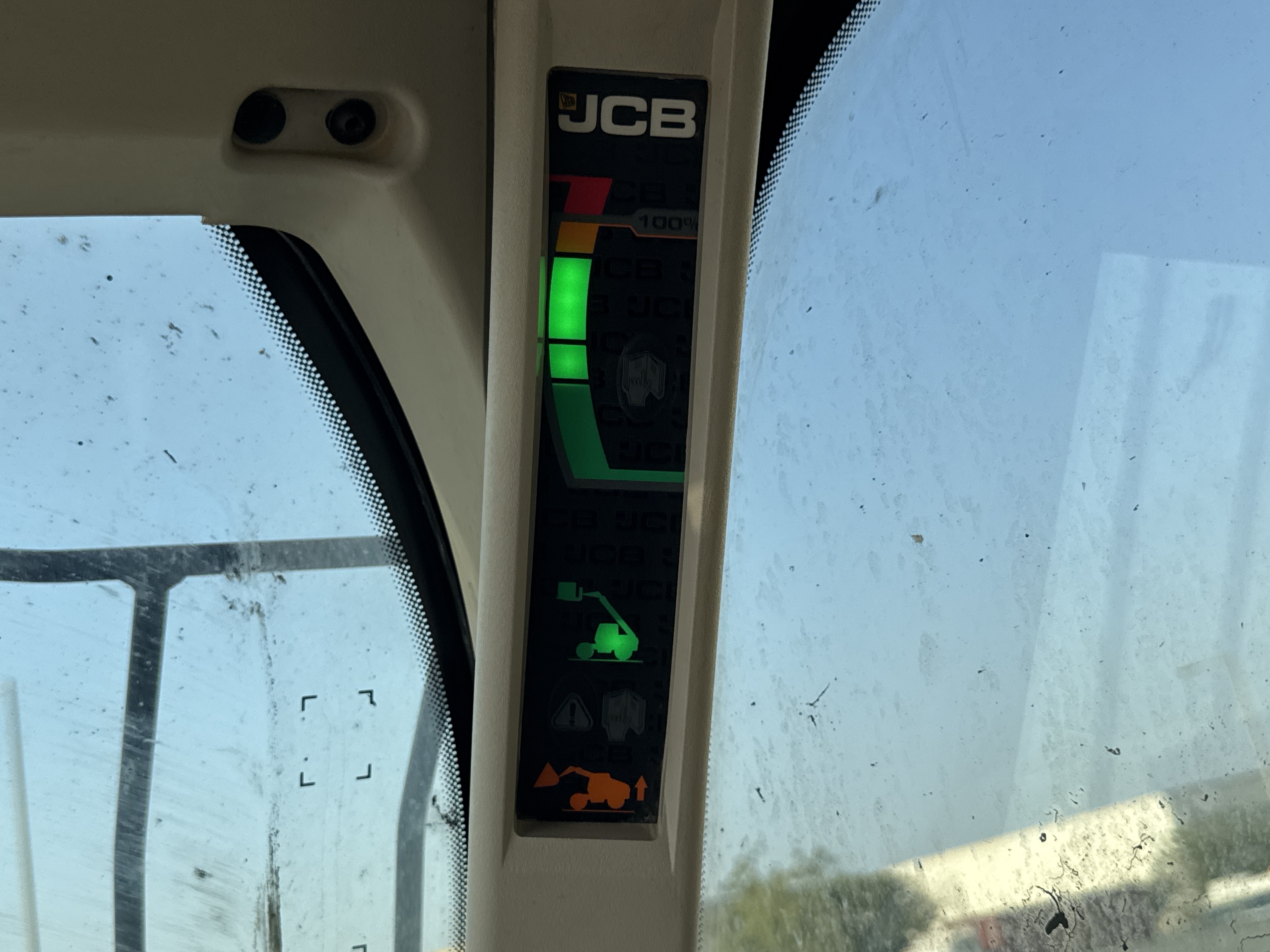 THM-003-JCB-540-170-Telehandlers-inspection-Safety-Load-moment-indicator-2