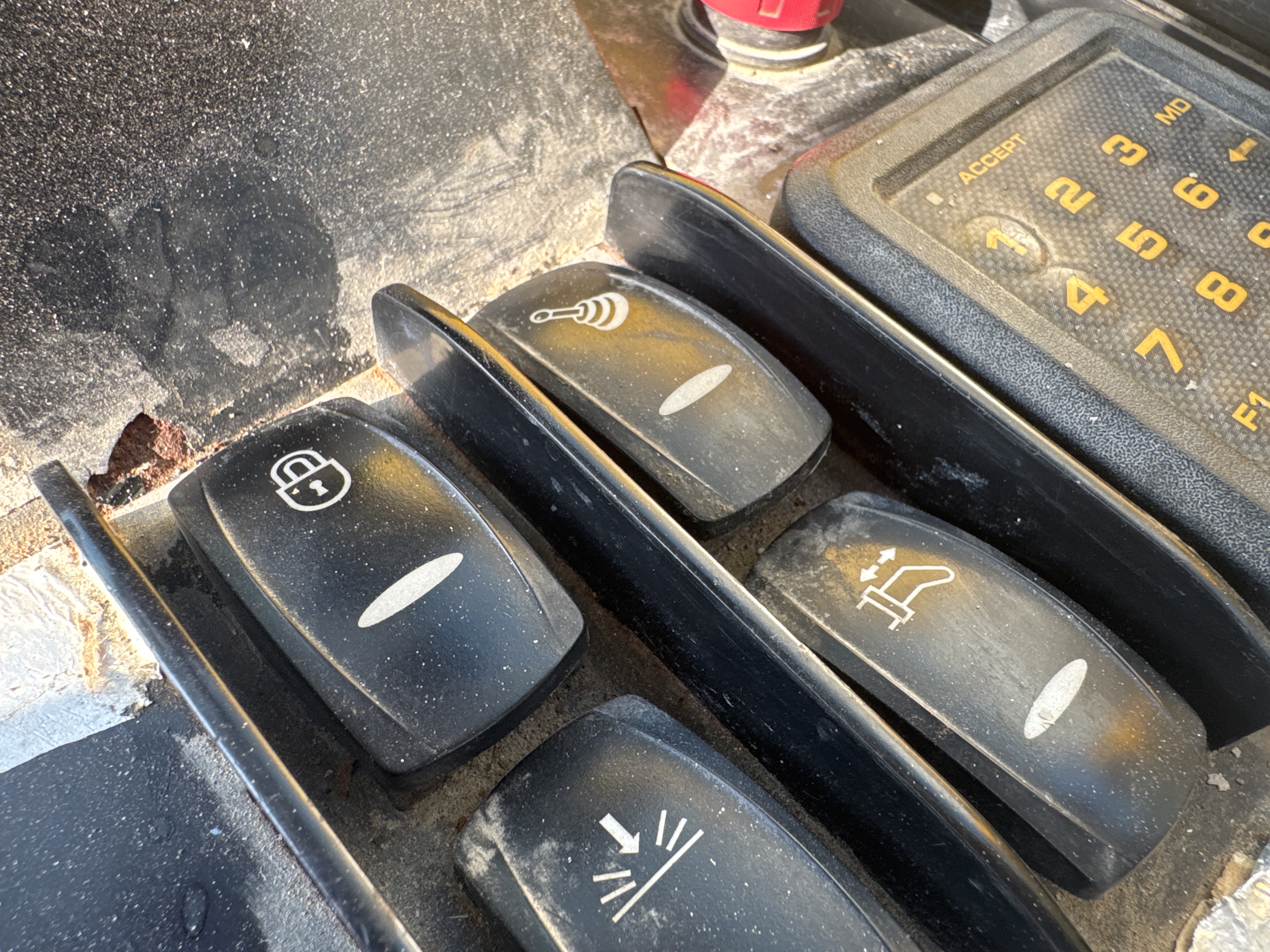 THM-003-JCB-540-170-Telehandlers-inspection-Safety-Hydraulic-safety-lock-1