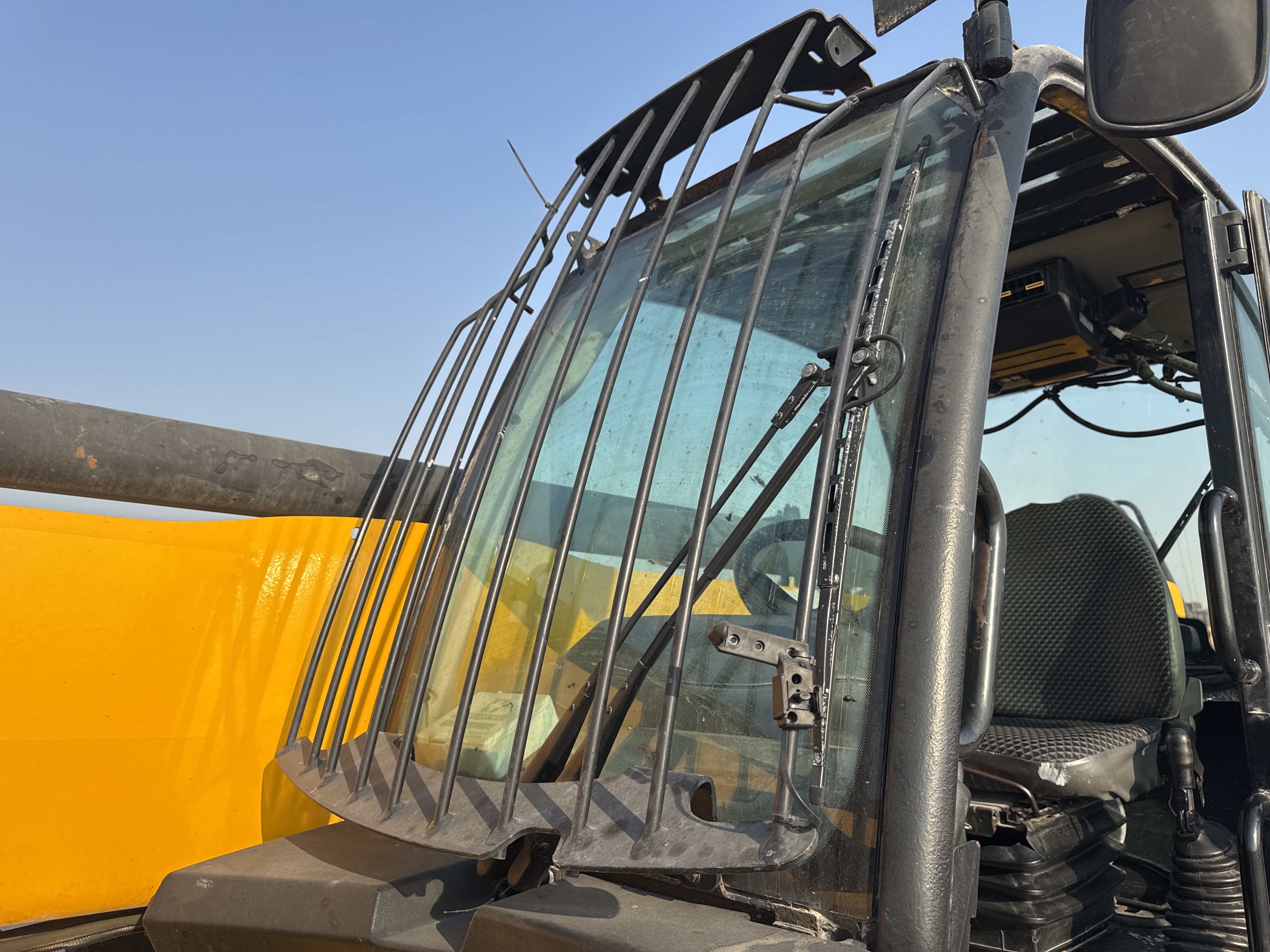 THM-003-JCB-540-170-Telehandlers-inspection-Safety-Rollover-protective-structure-(ROPS-/-FOPS)-5