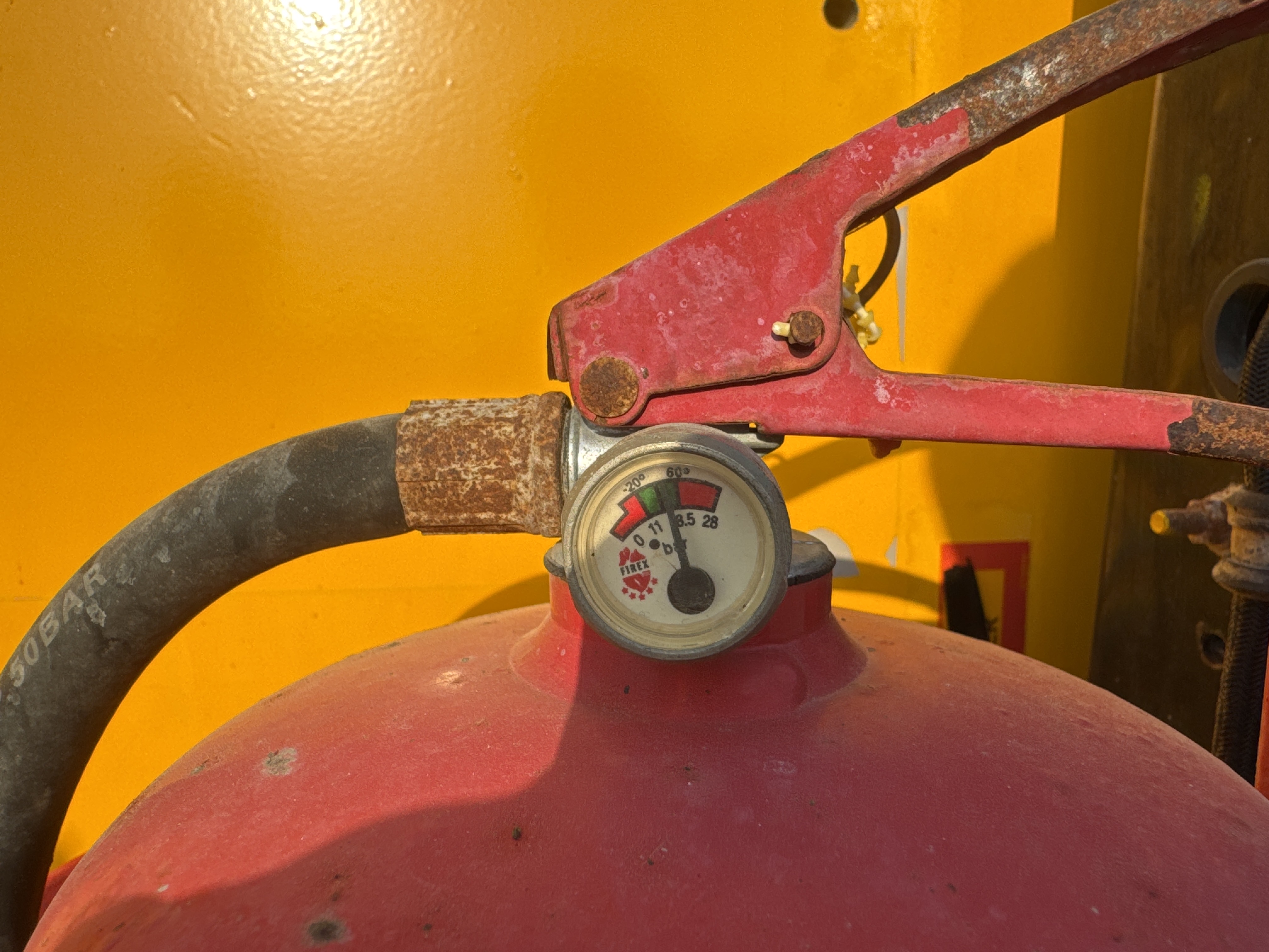 THM-003-JCB-540-170-Telehandlers-inspection-Safety-Fire-extinguisher-2