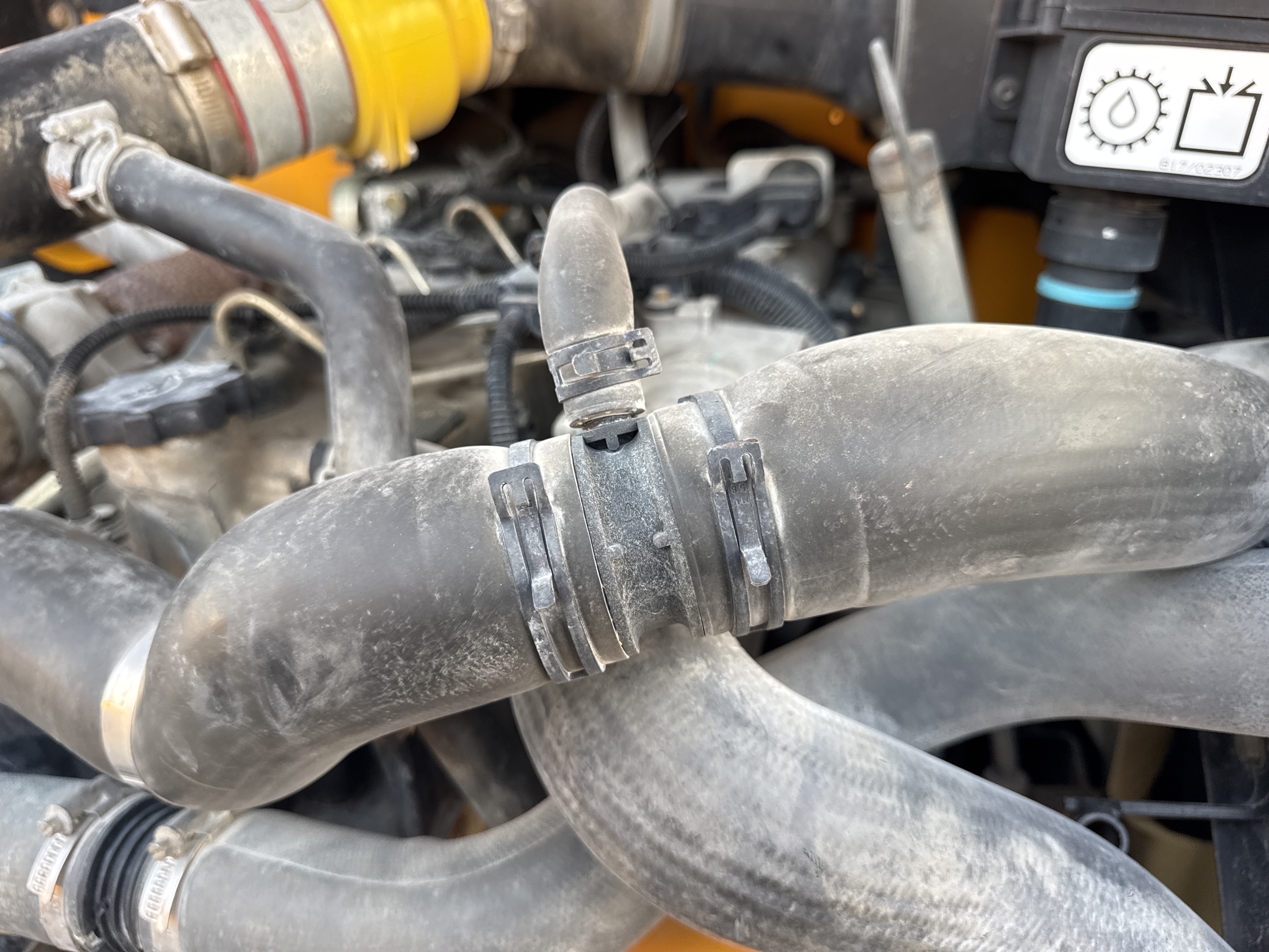 THM-003-JCB-540-170-Telehandlers-inspection-Engine-Hoses-2