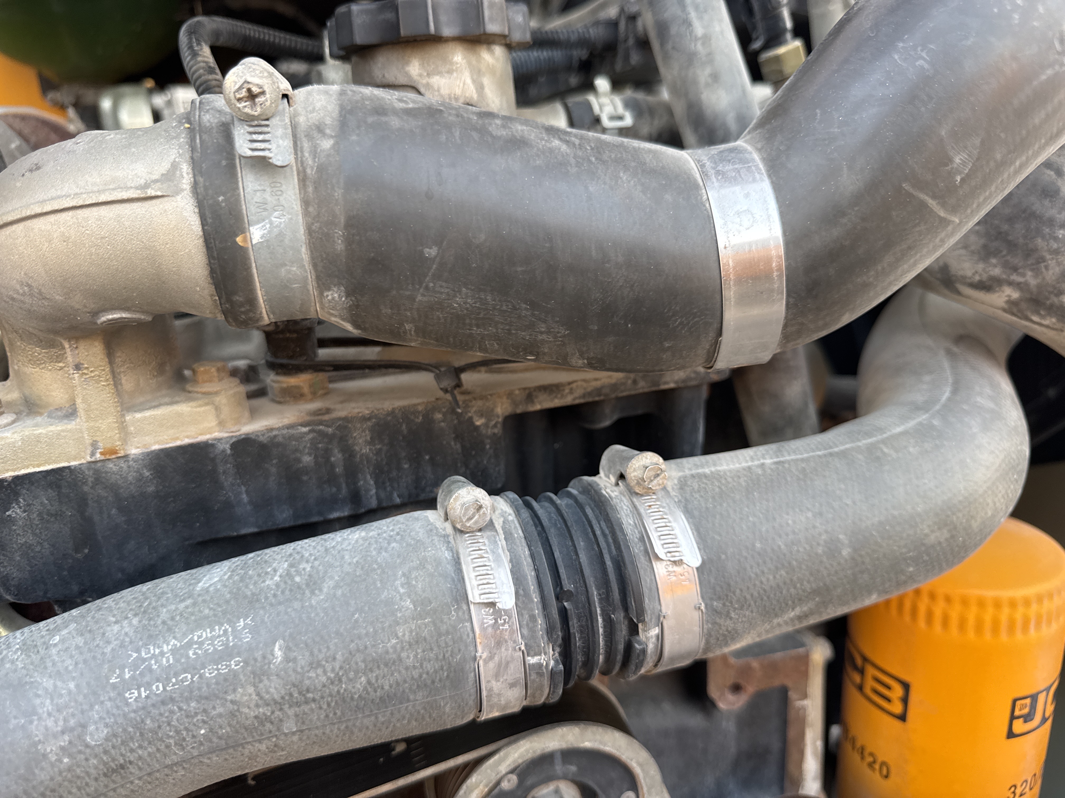 THM-003-JCB-540-170-Telehandlers-inspection-Engine-Hoses-2