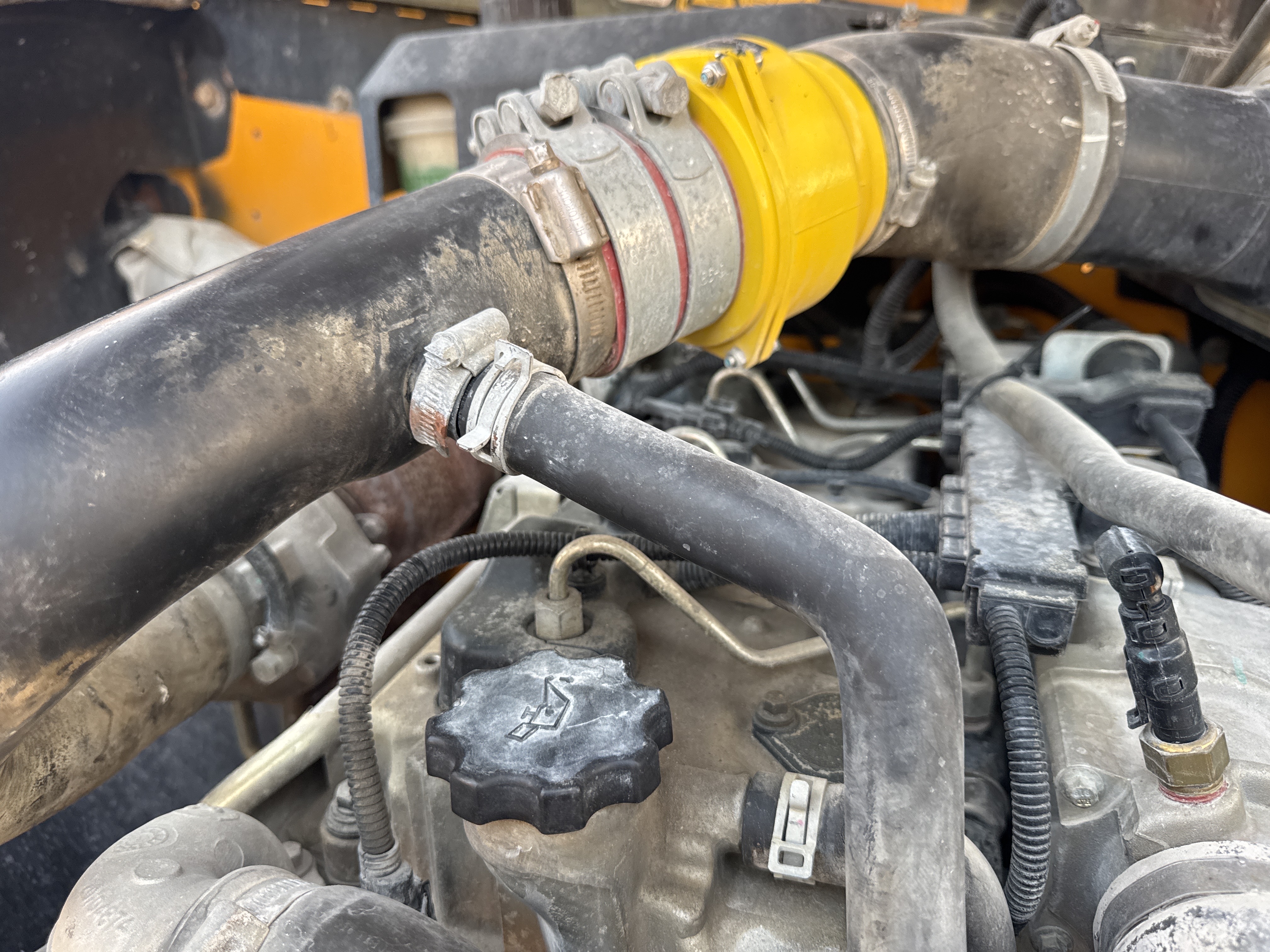 THM-003-JCB-540-170-Telehandlers-inspection-Engine-Hoses-2