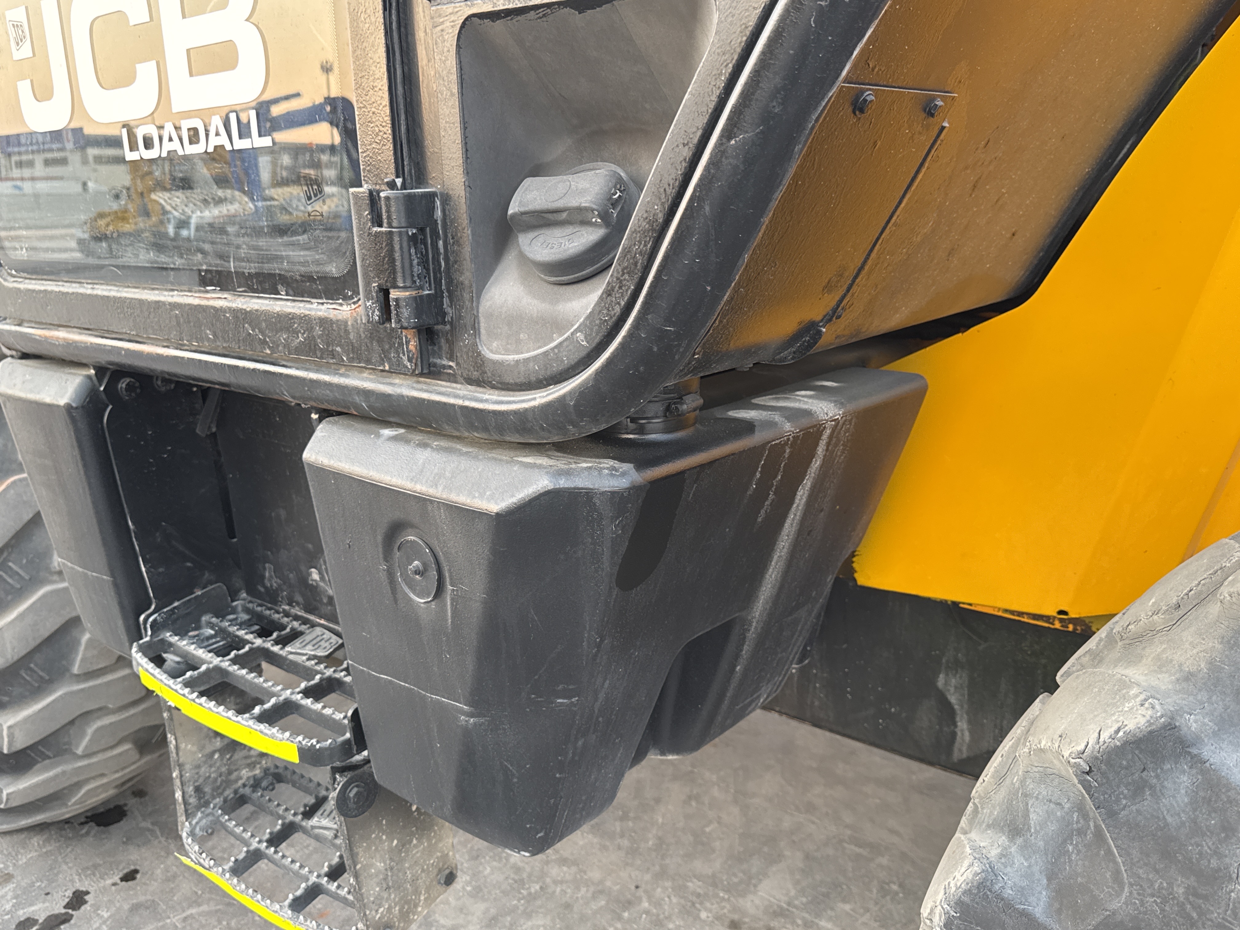 THM-003-JCB-540-170-Telehandlers-inspection-Engine-Fuel-tank-2