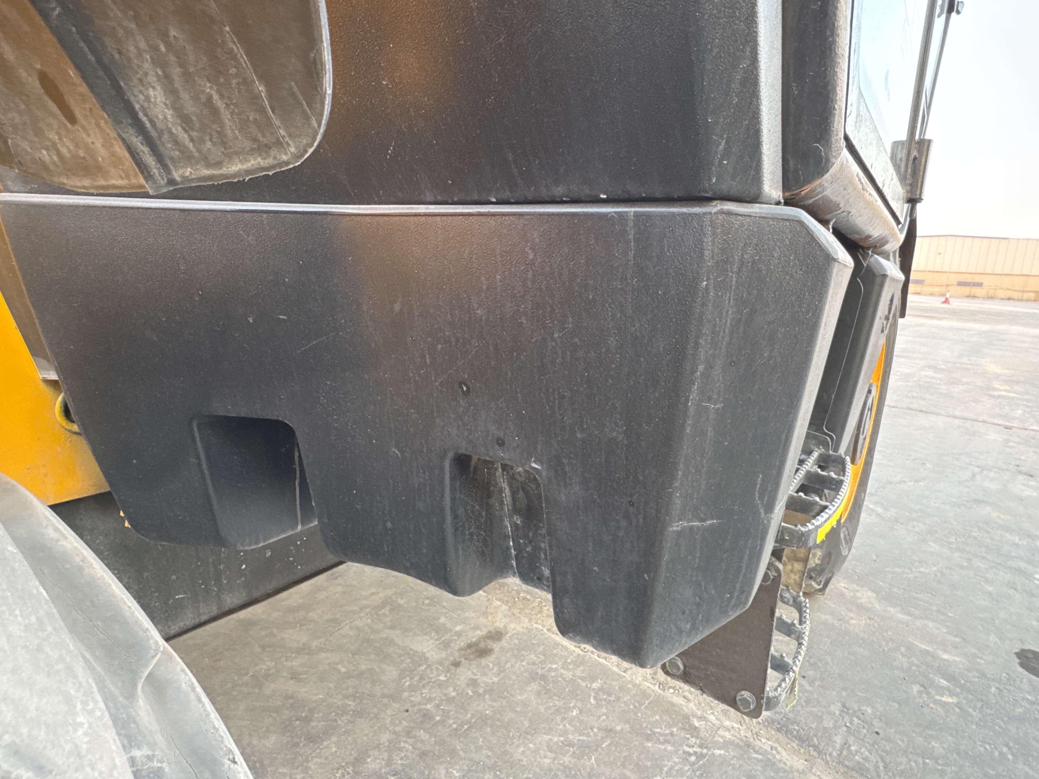 THM-003-JCB-540-170-Telehandlers-inspection-Engine-Fuel-tank-2