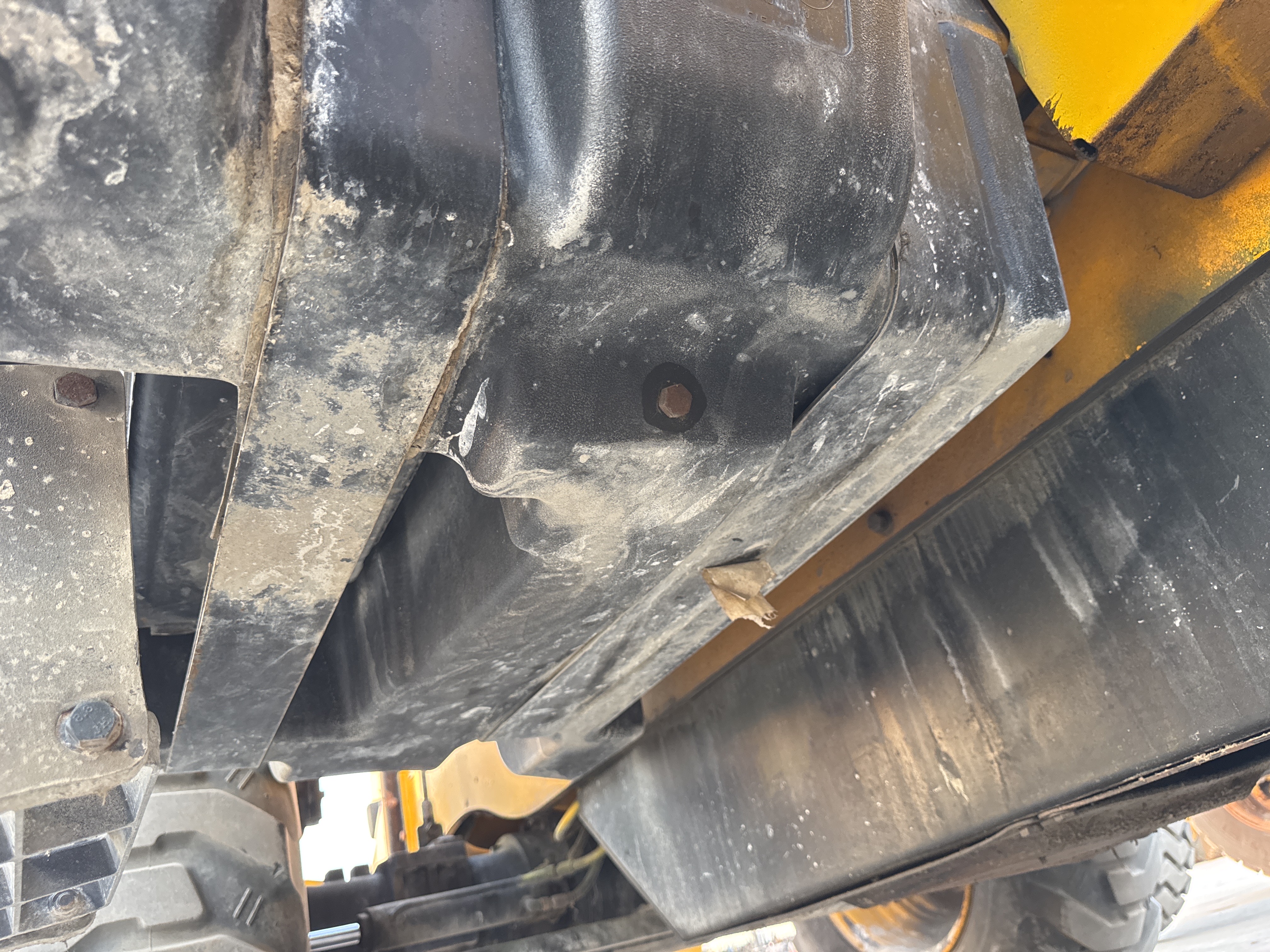 THM-003-JCB-540-170-Telehandlers-inspection-Engine-Fuel-tank-2
