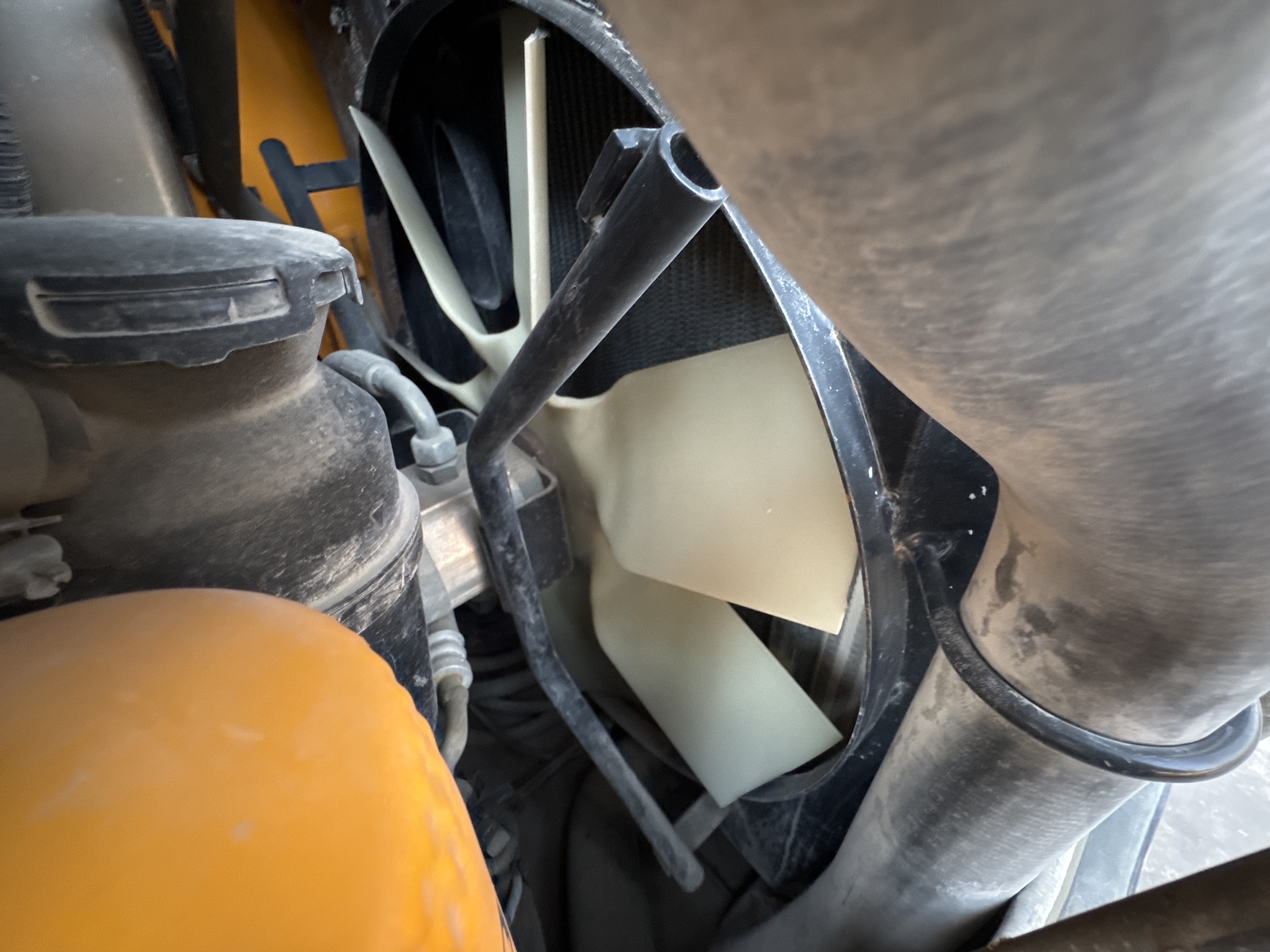 THM-003-JCB-540-170-Telehandlers-inspection-Engine-Cooling-fan-and-fan-guard-2