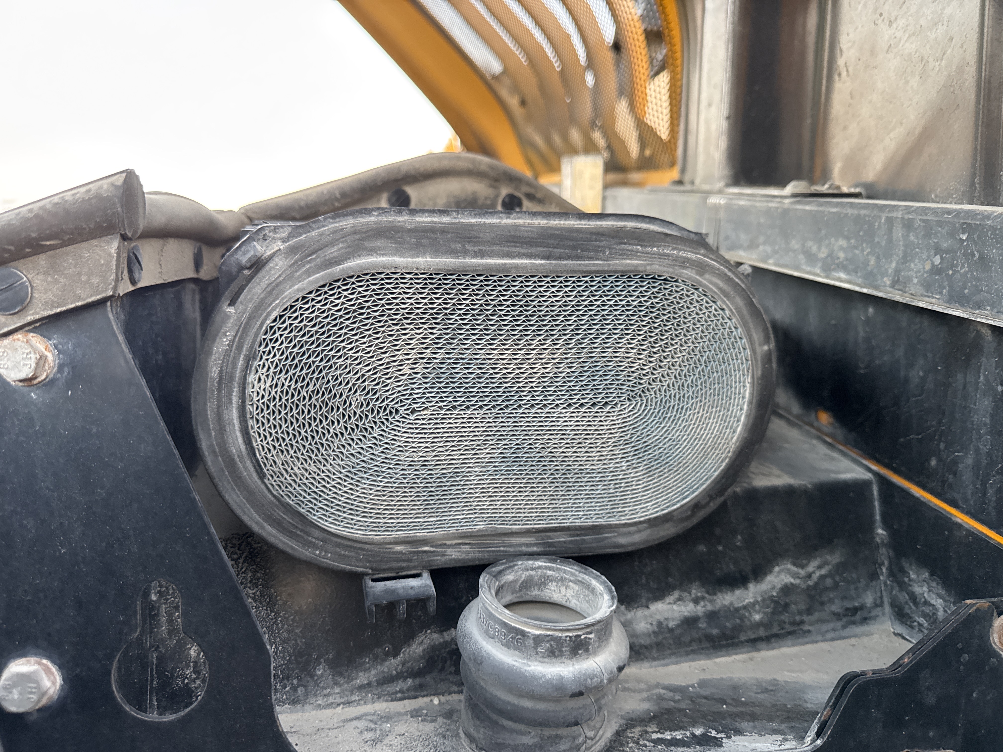 THM-003-JCB-540-170-Telehandlers-inspection-Engine-Air-intake-system-2