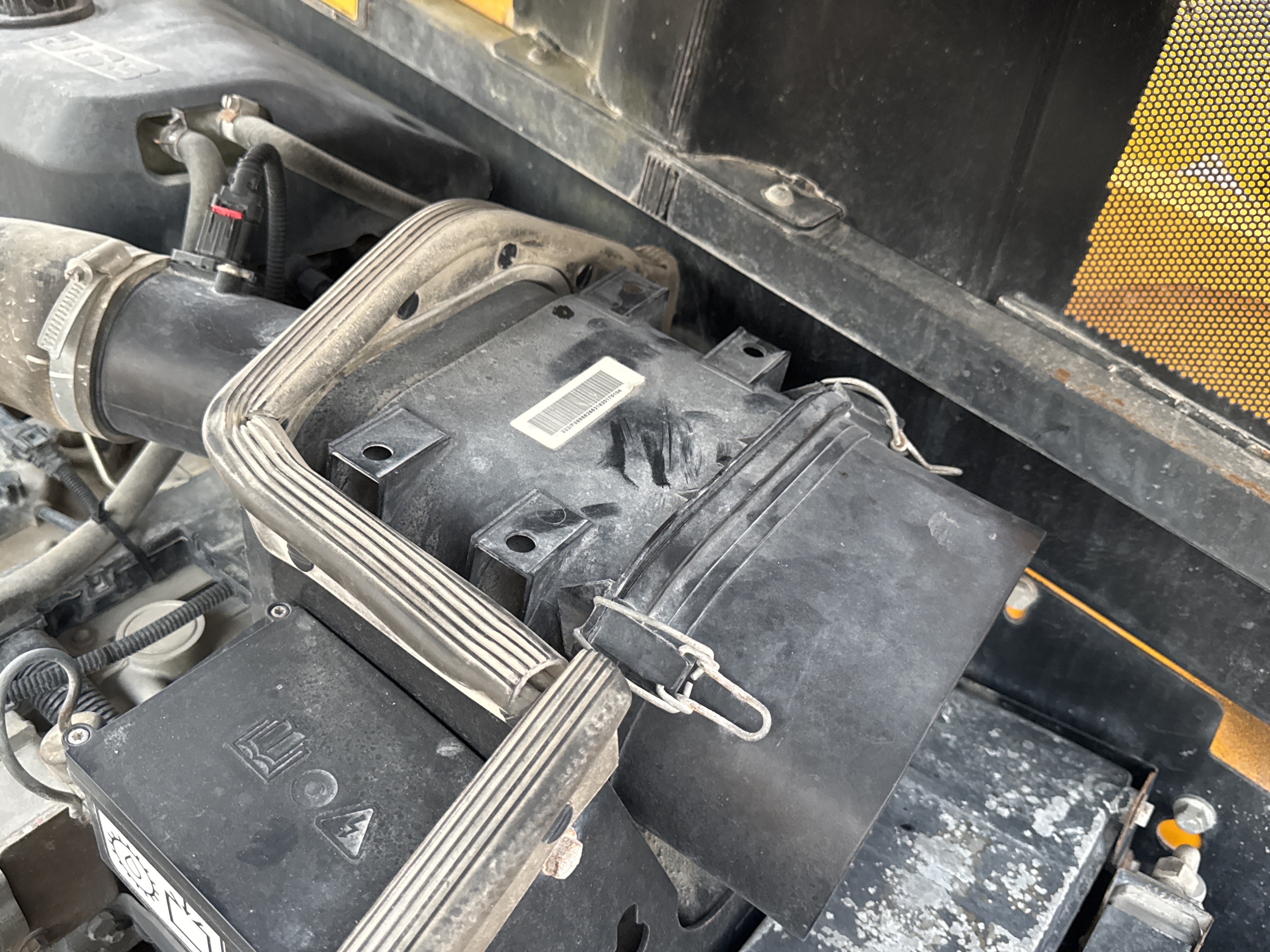 THM-003-JCB-540-170-Telehandlers-inspection-Engine-Air-intake-system-3