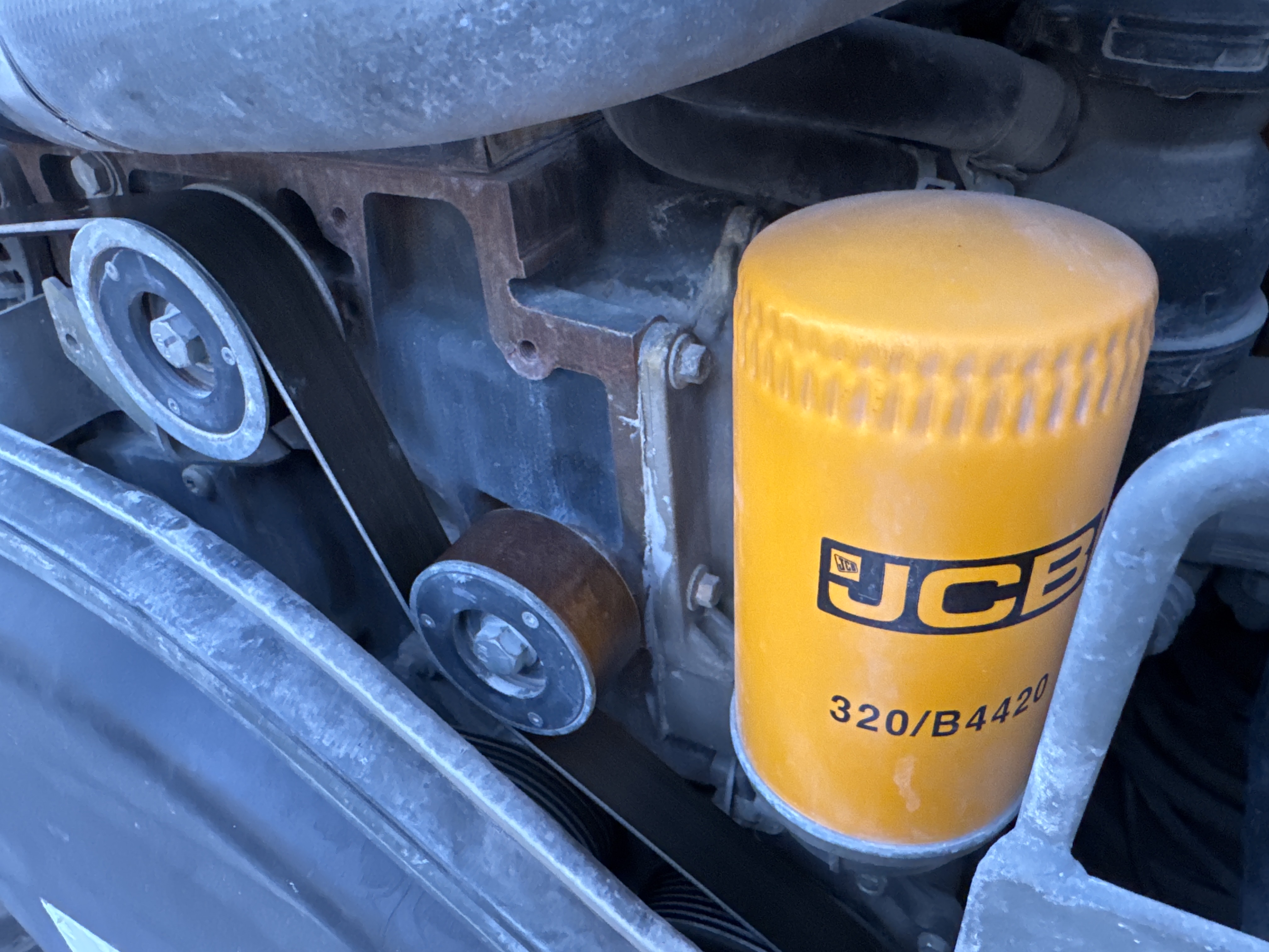 THM-003-JCB-540-170-Telehandlers-inspection-Engine-Engine-oil-leaks-2