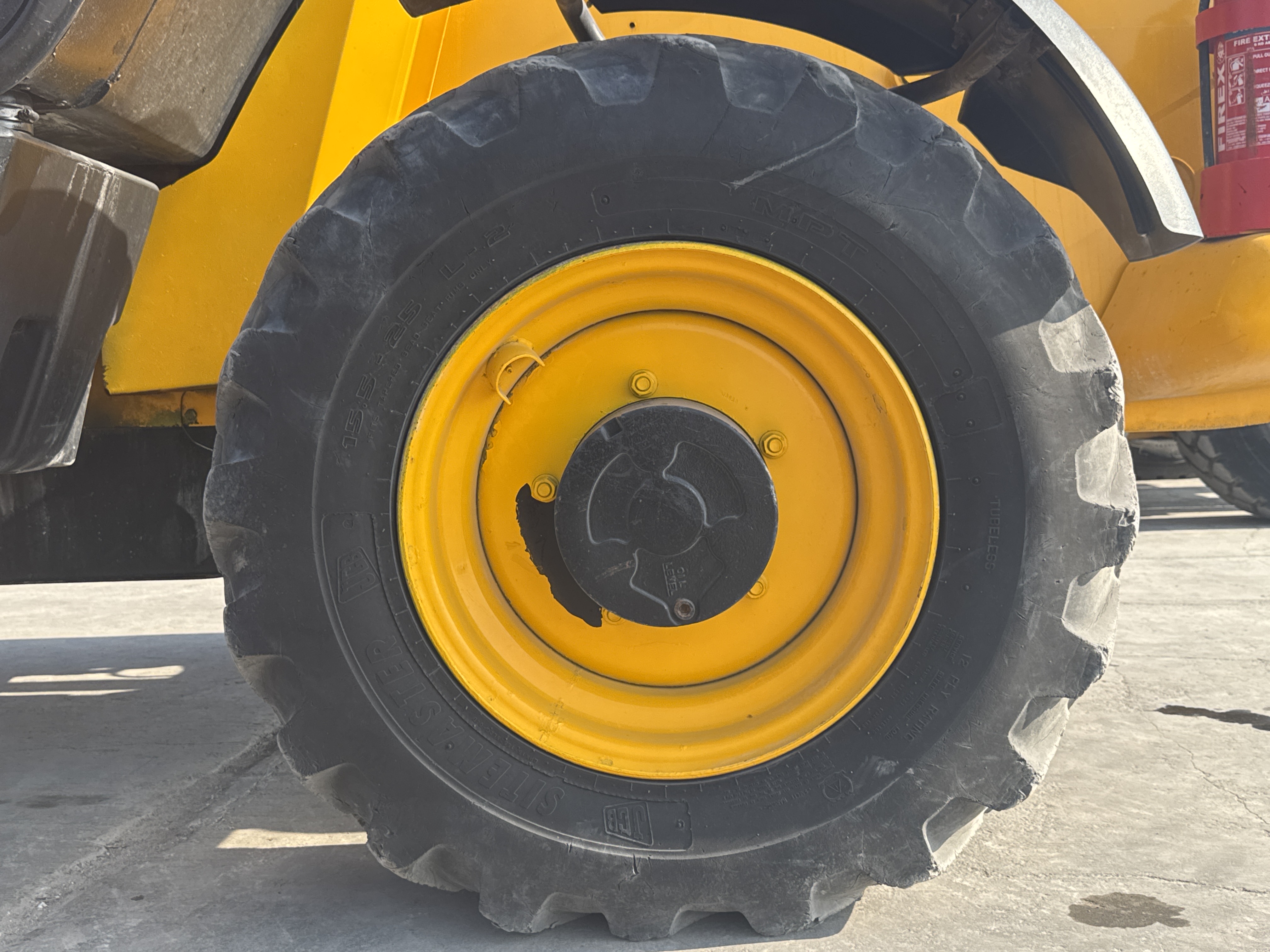 THM-003-JCB-540-170-Telehandlers-inspection-Chassis-Left-rear-tire-/-wheel-hub---condition-2