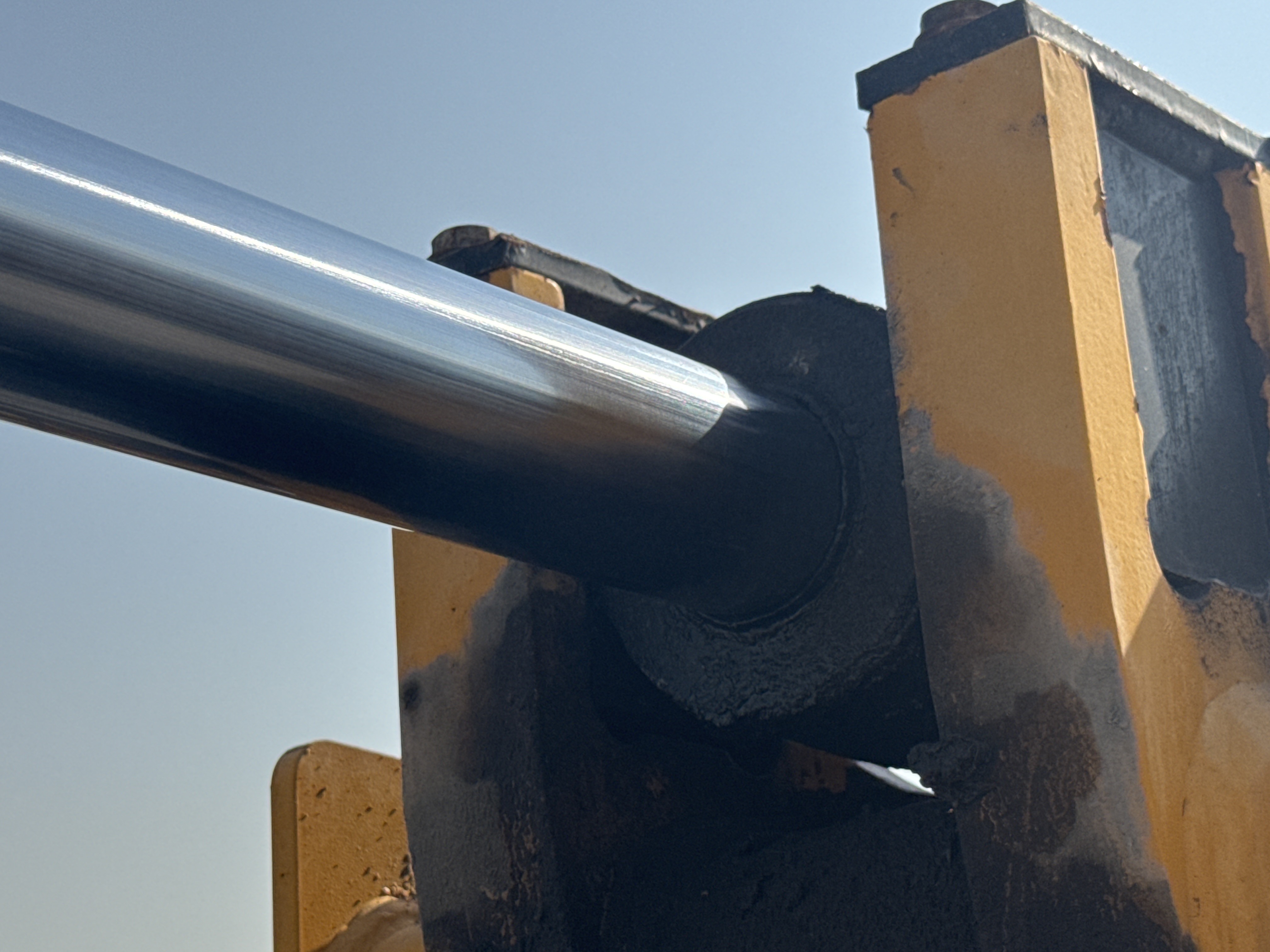 THM-003-JCB-540-170-Telehandlers-inspection-Hydraulics-Boom-extension-cylinder-2
