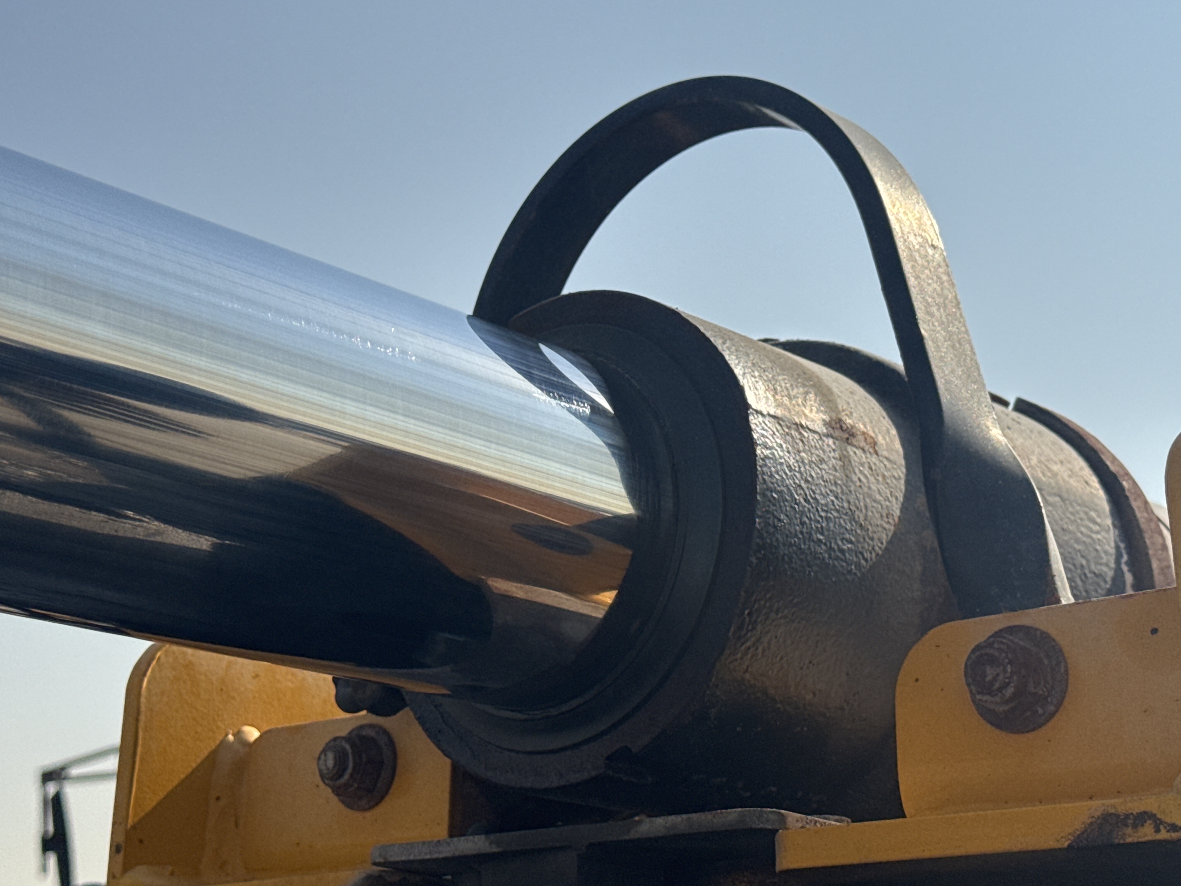 THM-003-JCB-540-170-Telehandlers-inspection-Hydraulics-Boom-extension-cylinder-2