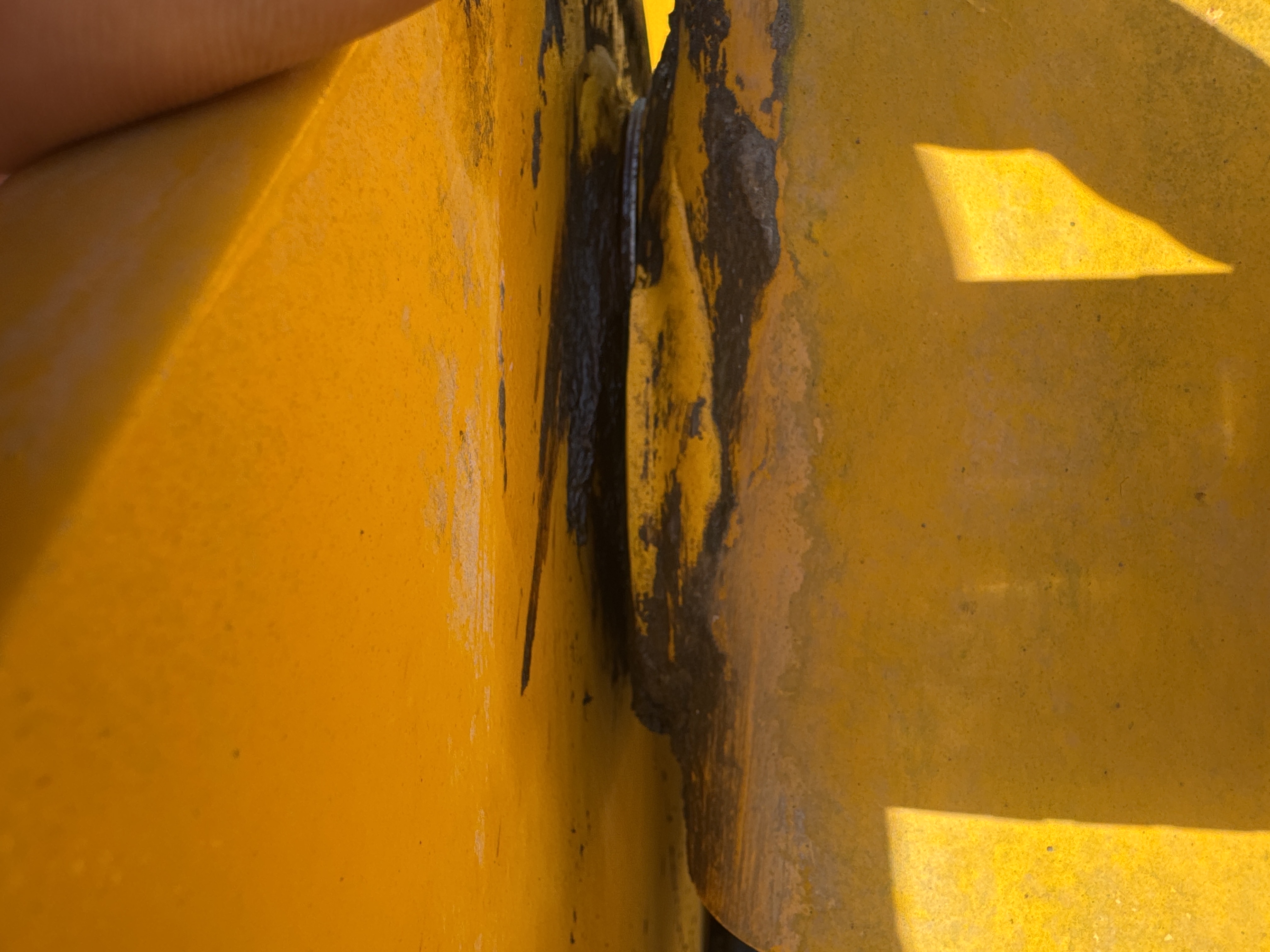 THM-003-JCB-540-170-Telehandlers-inspection-Chassis-Boom-base-pin-and-bushings-3
