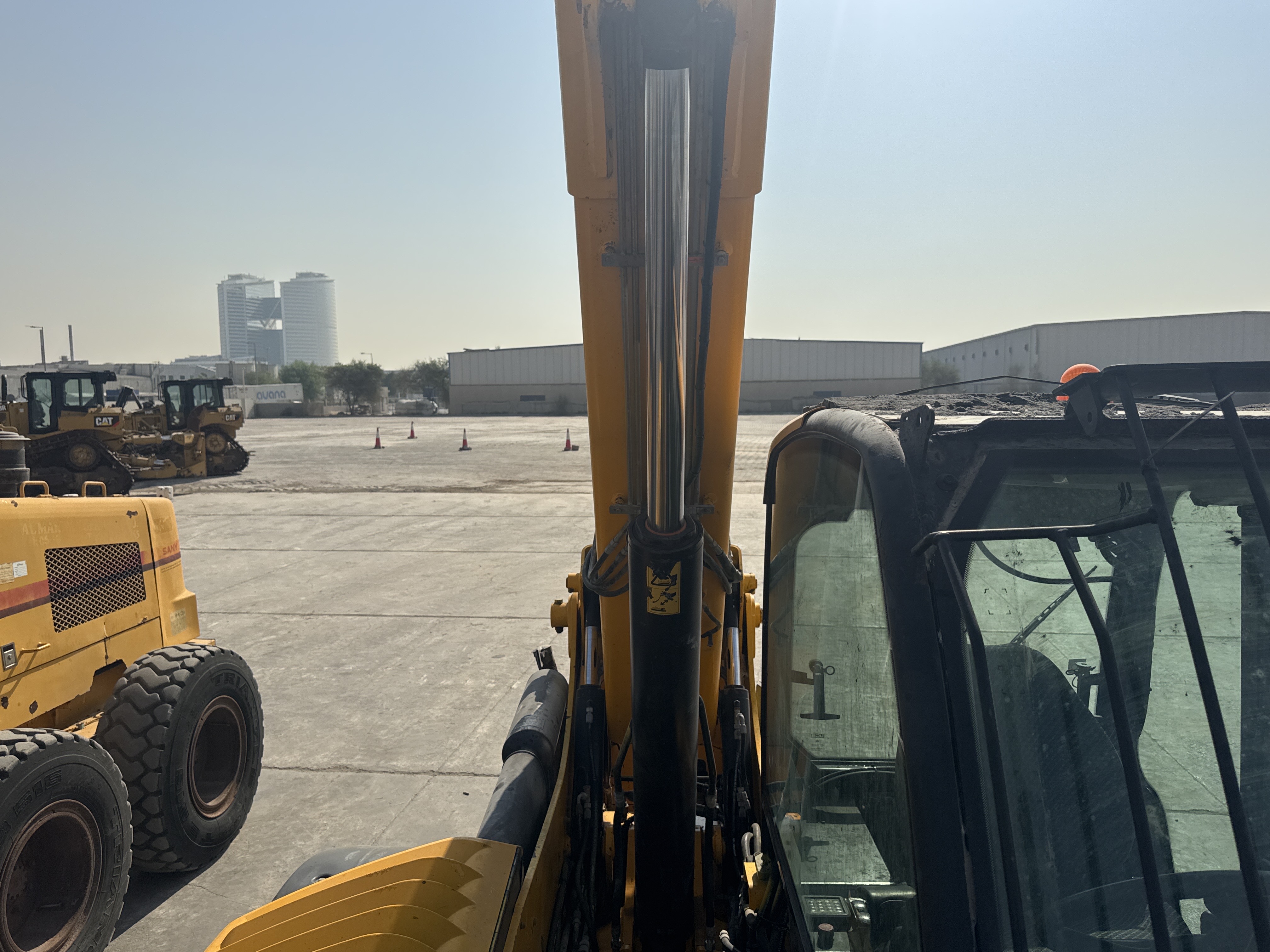 THM-003-JCB-540-170-Telehandlers-inspection-Hydraulics-Boom-lift-cylinder-2