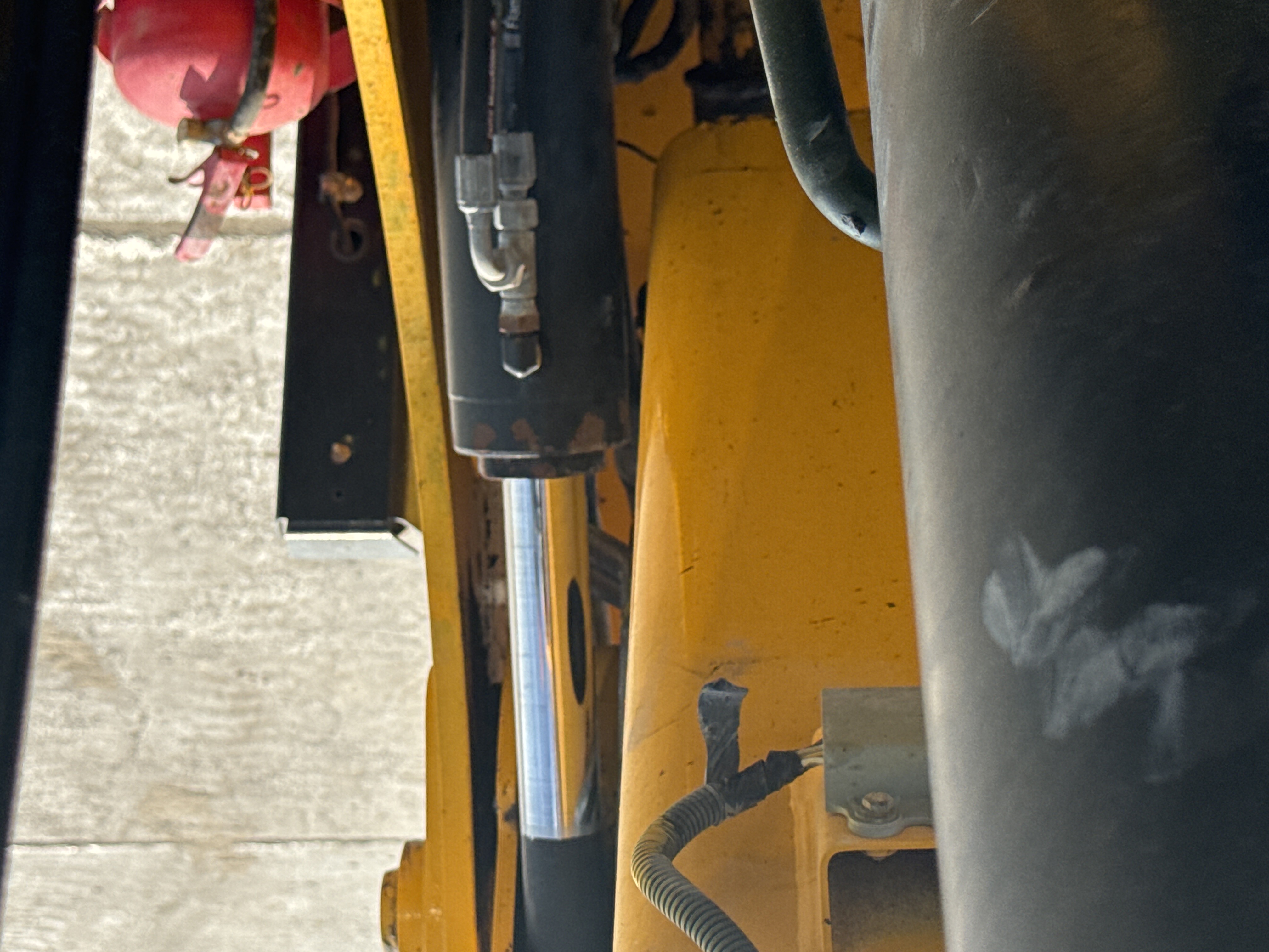 THM-003-JCB-540-170-Telehandlers-inspection-Hydraulics-Boom-lift-cylinder-2