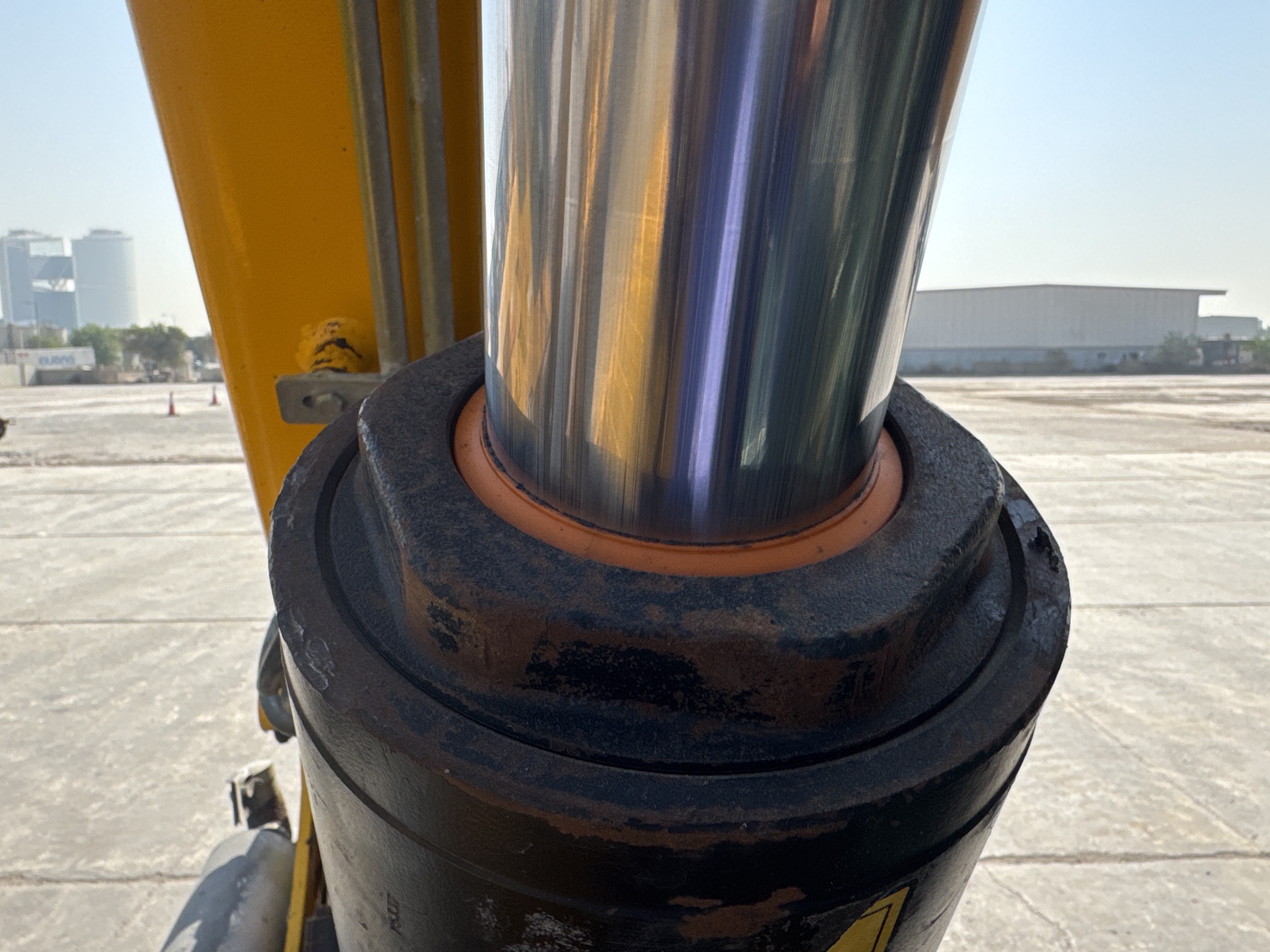 THM-003-JCB-540-170-Telehandlers-inspection-Hydraulics-Boom-lift-cylinder-2