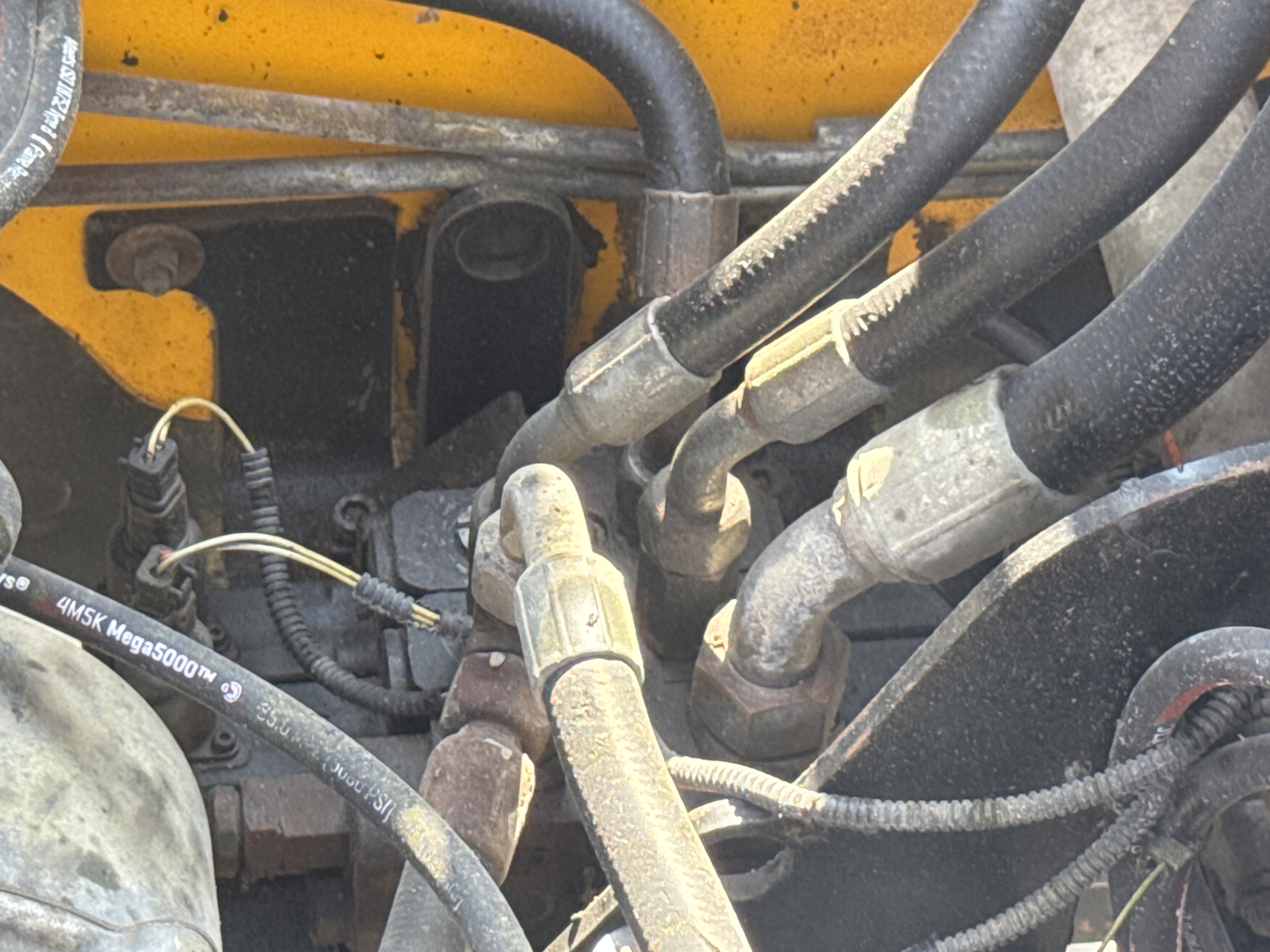 THM-003-JCB-540-170-Telehandlers-inspection-Hydraulics-Main-control-valve-(MCV)-2