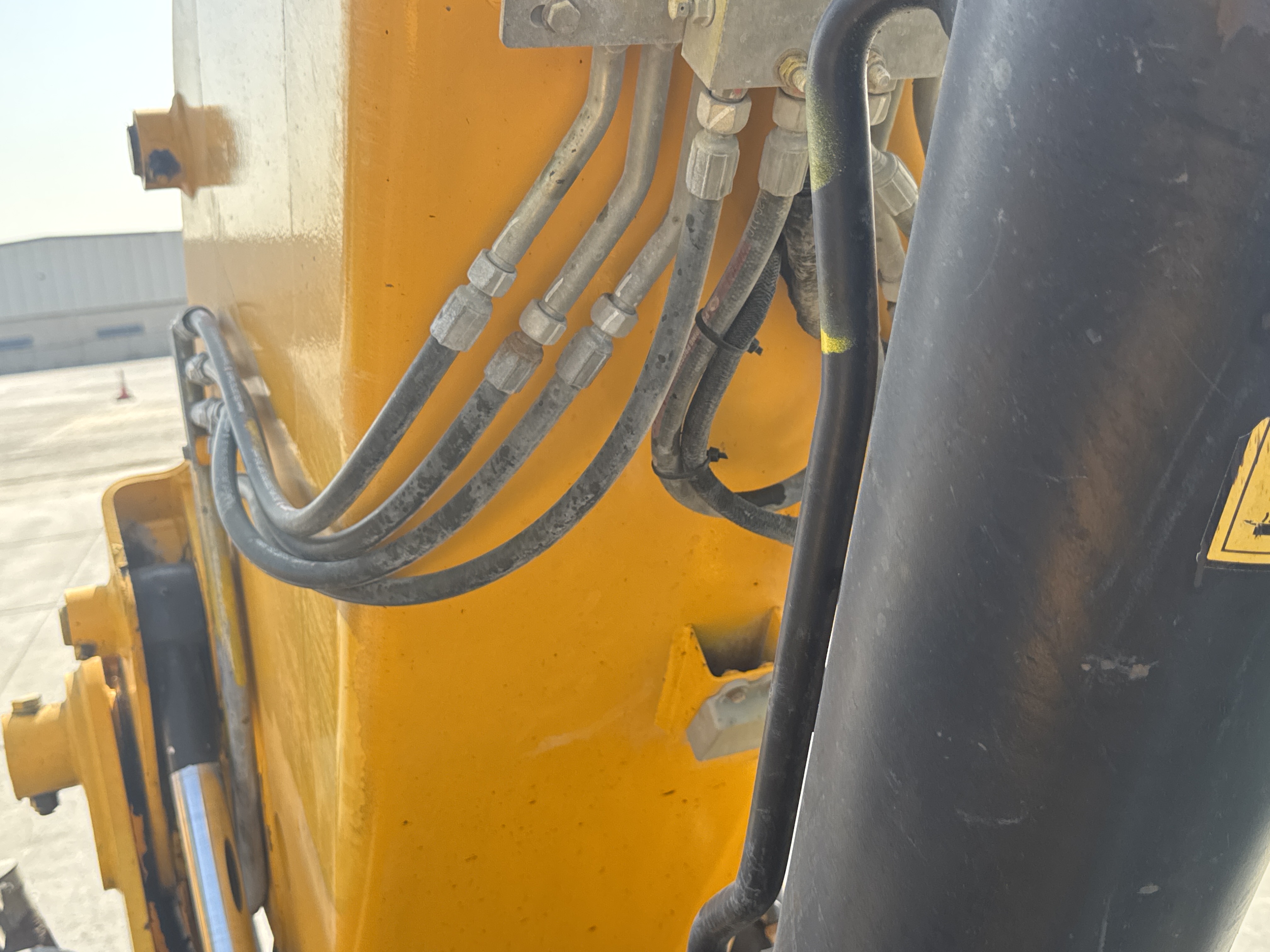 THM-003-JCB-540-170-Telehandlers-inspection-Hydraulics-Hydraulic-hoses-and-lines-2