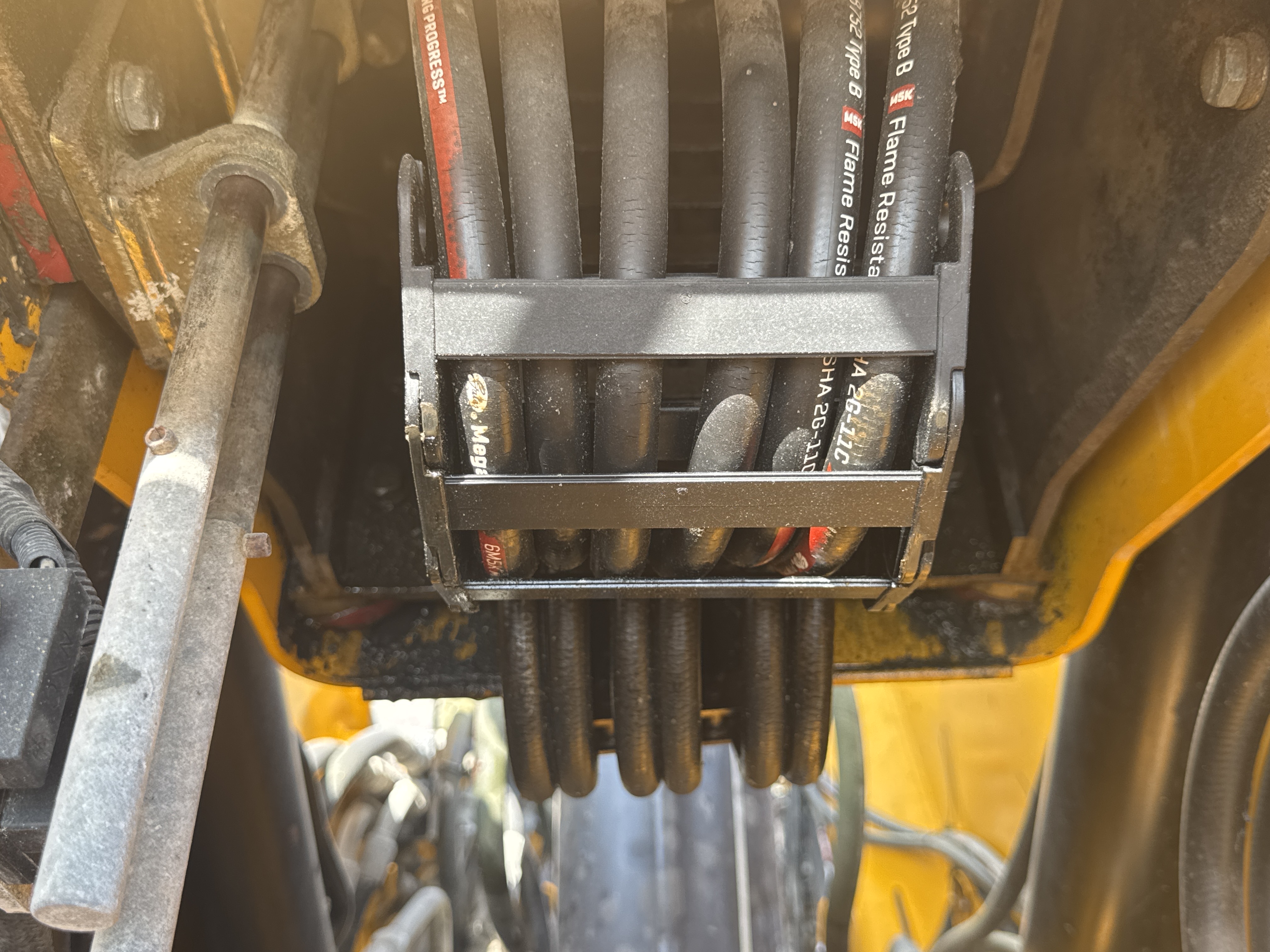 THM-003-JCB-540-170-Telehandlers-inspection-Hydraulics-Hydraulic-hoses-and-lines-2