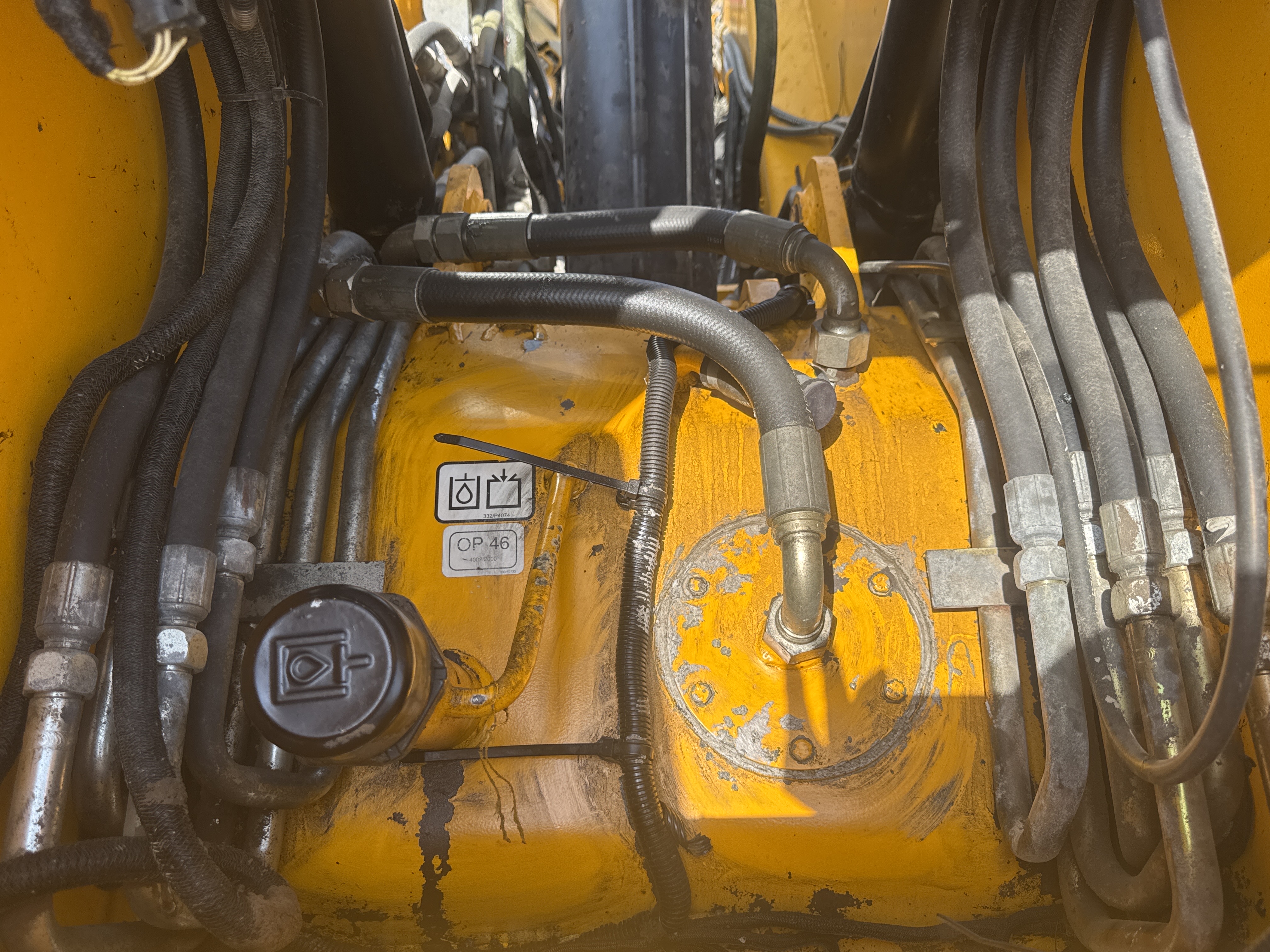 THM-003-JCB-540-170-Telehandlers-inspection-Hydraulics-Hydraulic-Tank-2