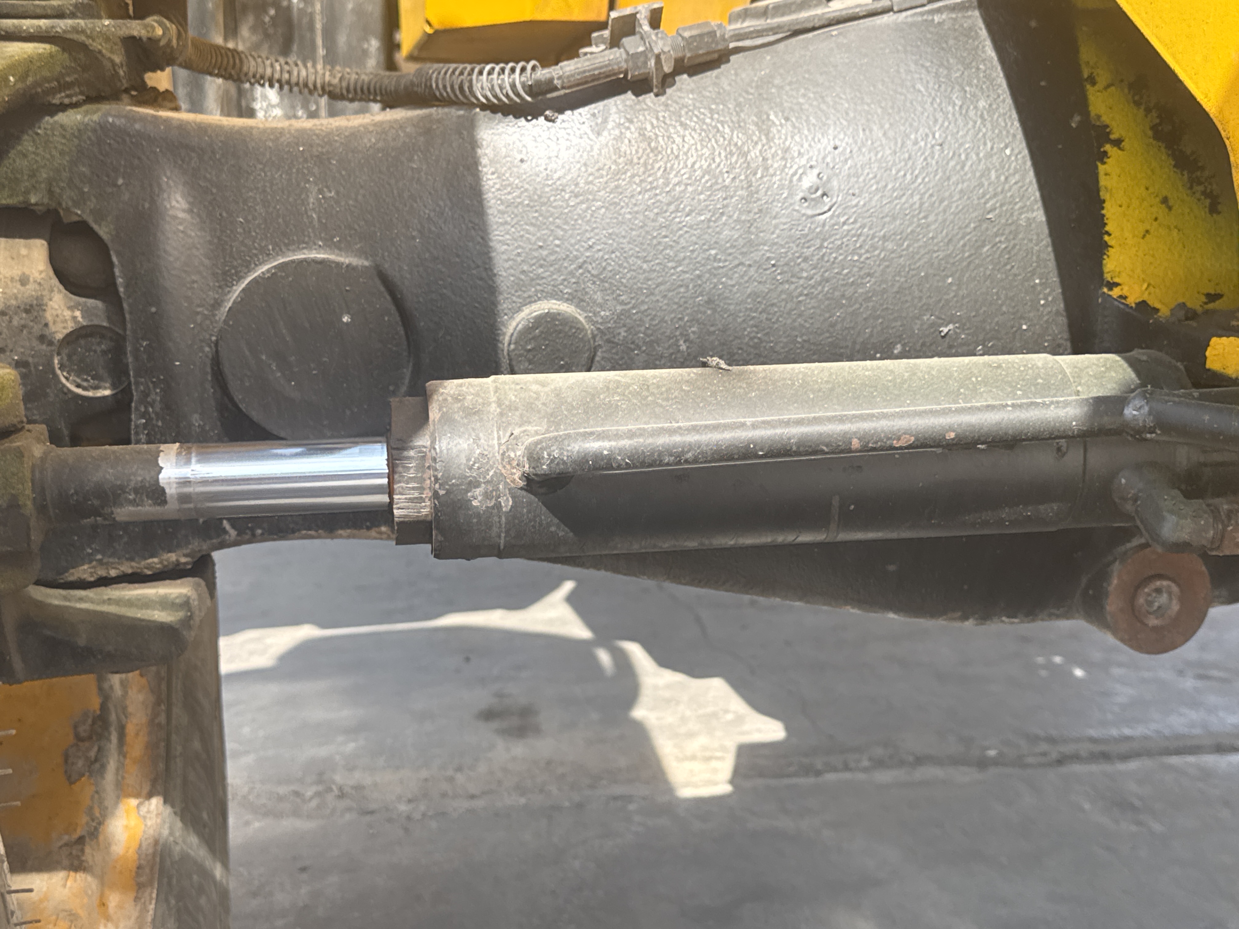 THM-003-JCB-540-170-Telehandlers-inspection-Hydraulics-Steering-cylinders-2