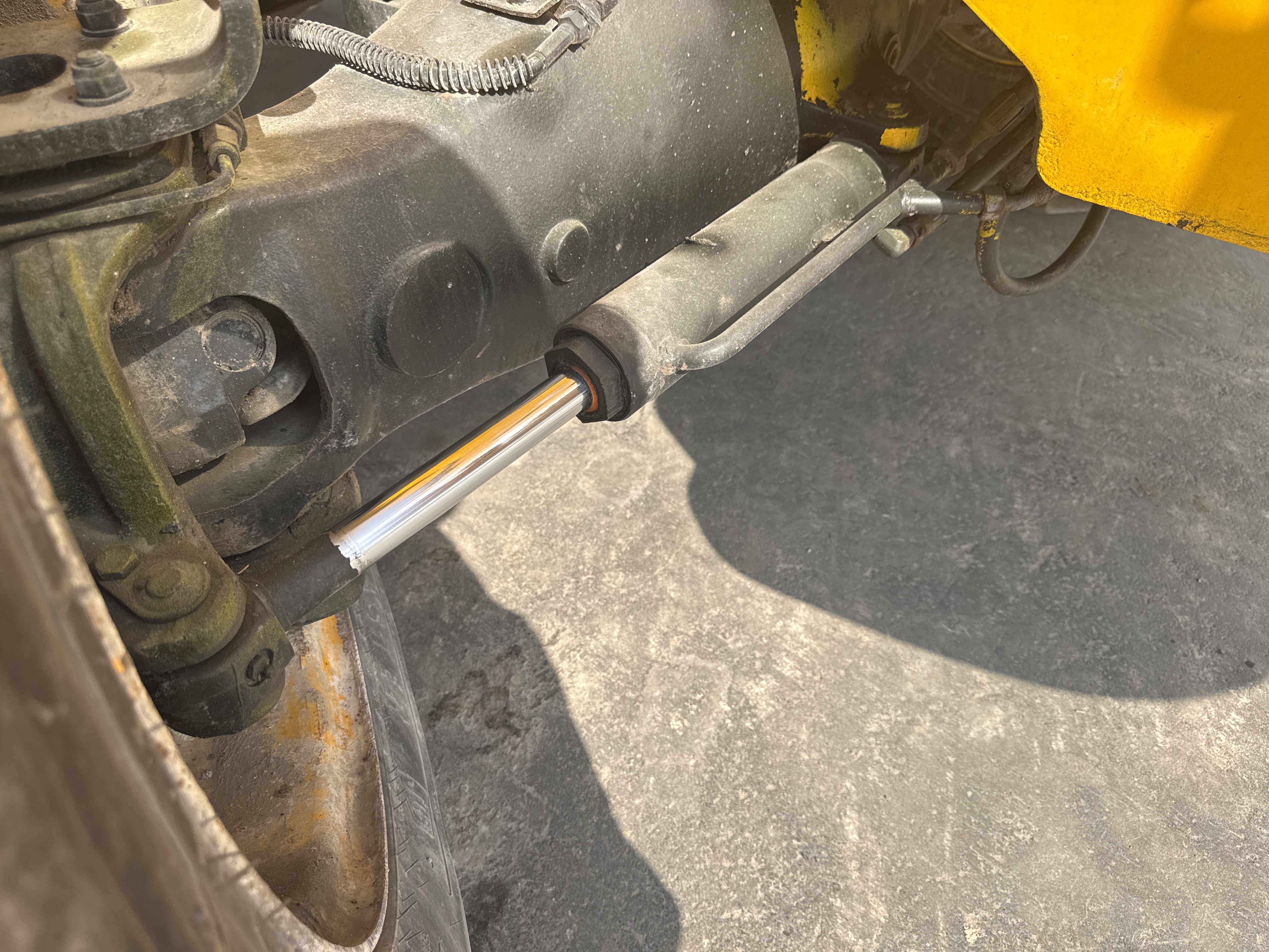 THM-003-JCB-540-170-Telehandlers-inspection-Hydraulics-Steering-cylinders-5